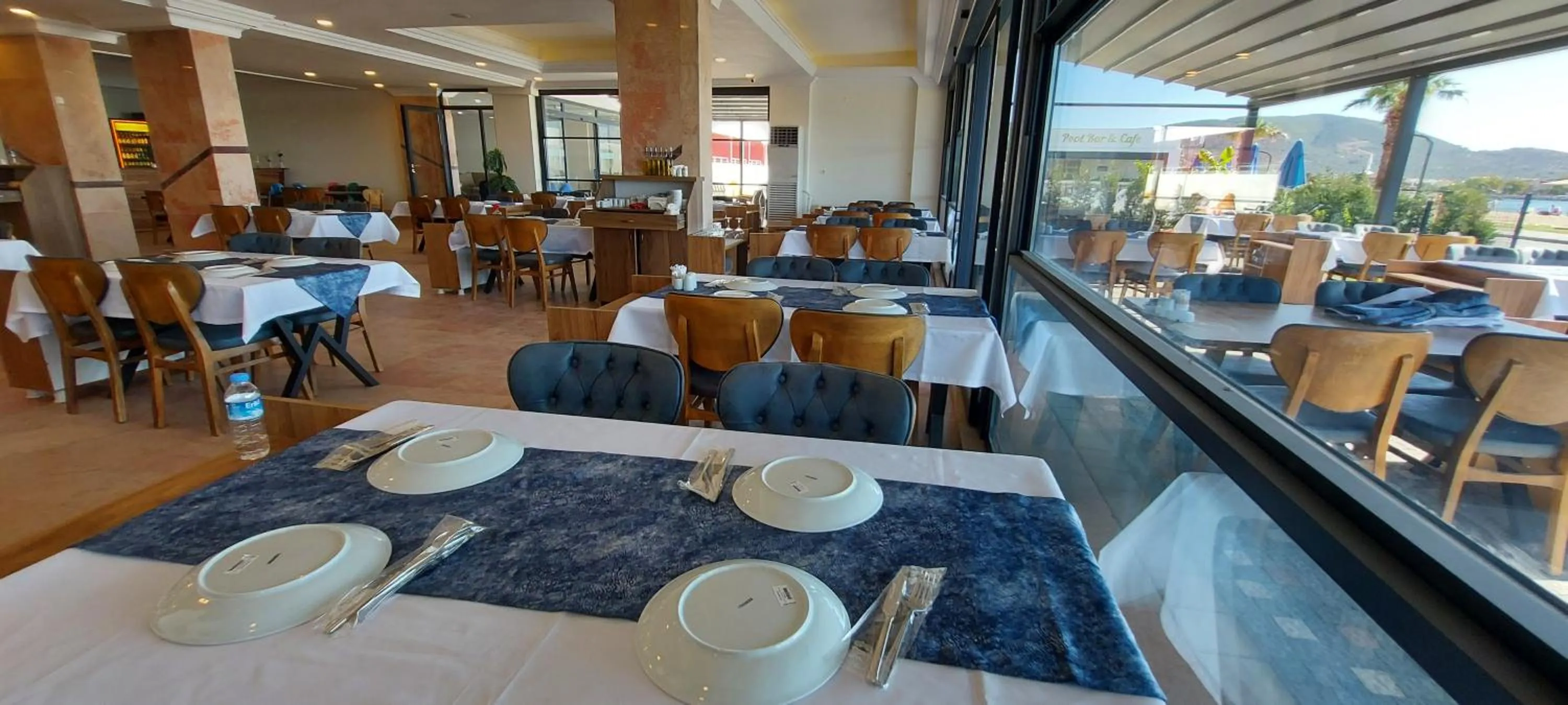 Restaurant/places to eat in Blue Port Hotel