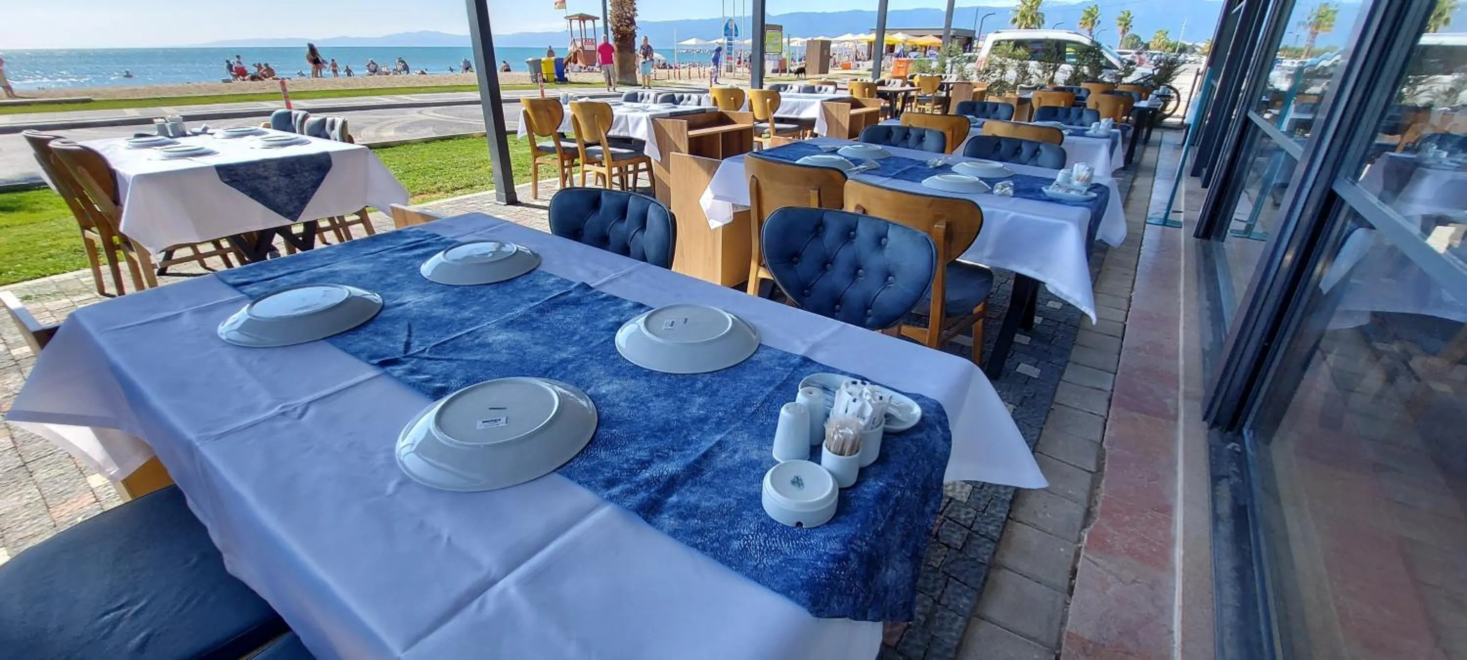 Restaurant/places to eat in Blue Port Hotel