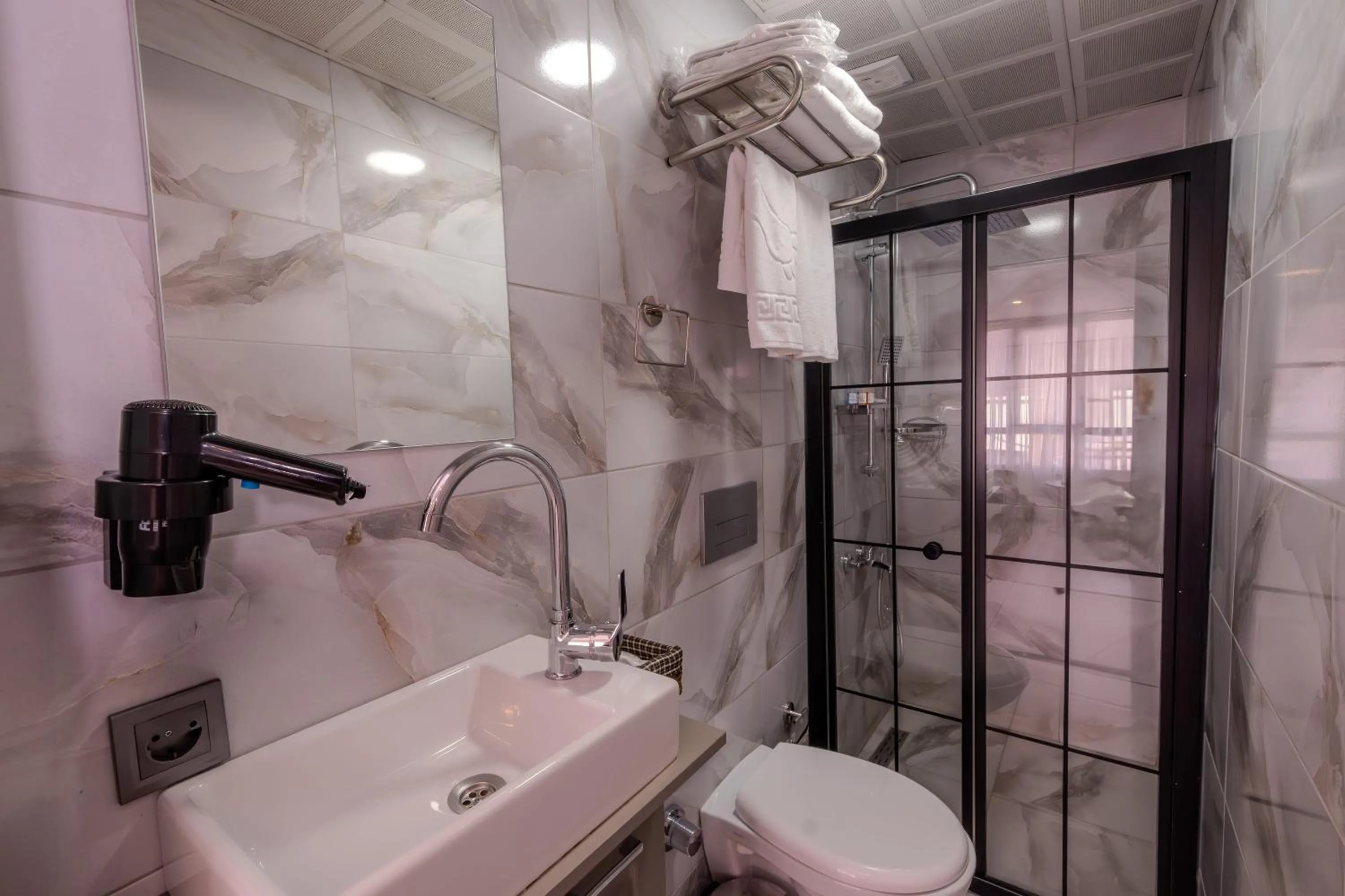 Shower in Rubby Hotel Kadıköy