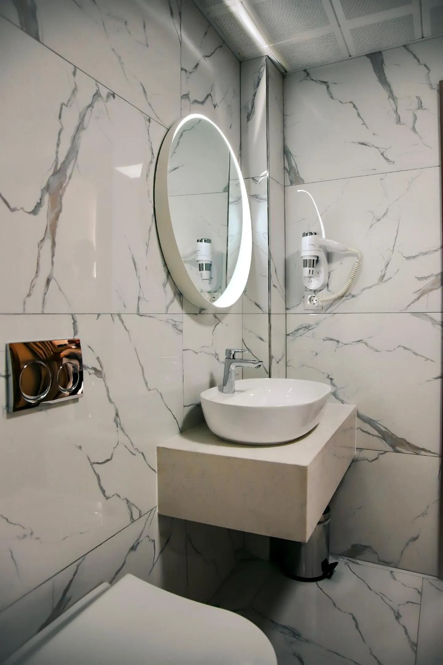 Bathroom in THE PARK HOTEL