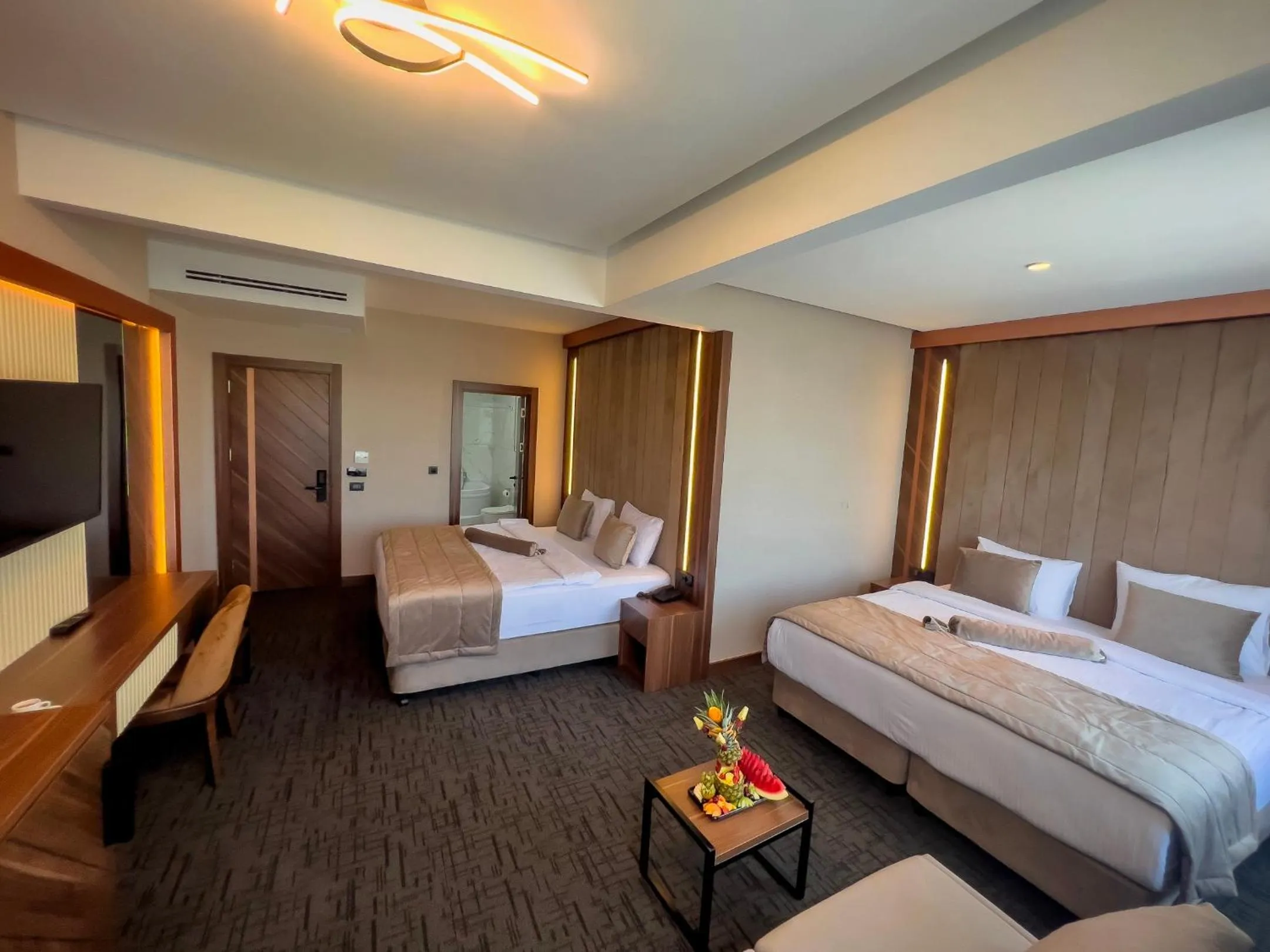 Photo of the whole room, Bed in THE PARK HOTEL