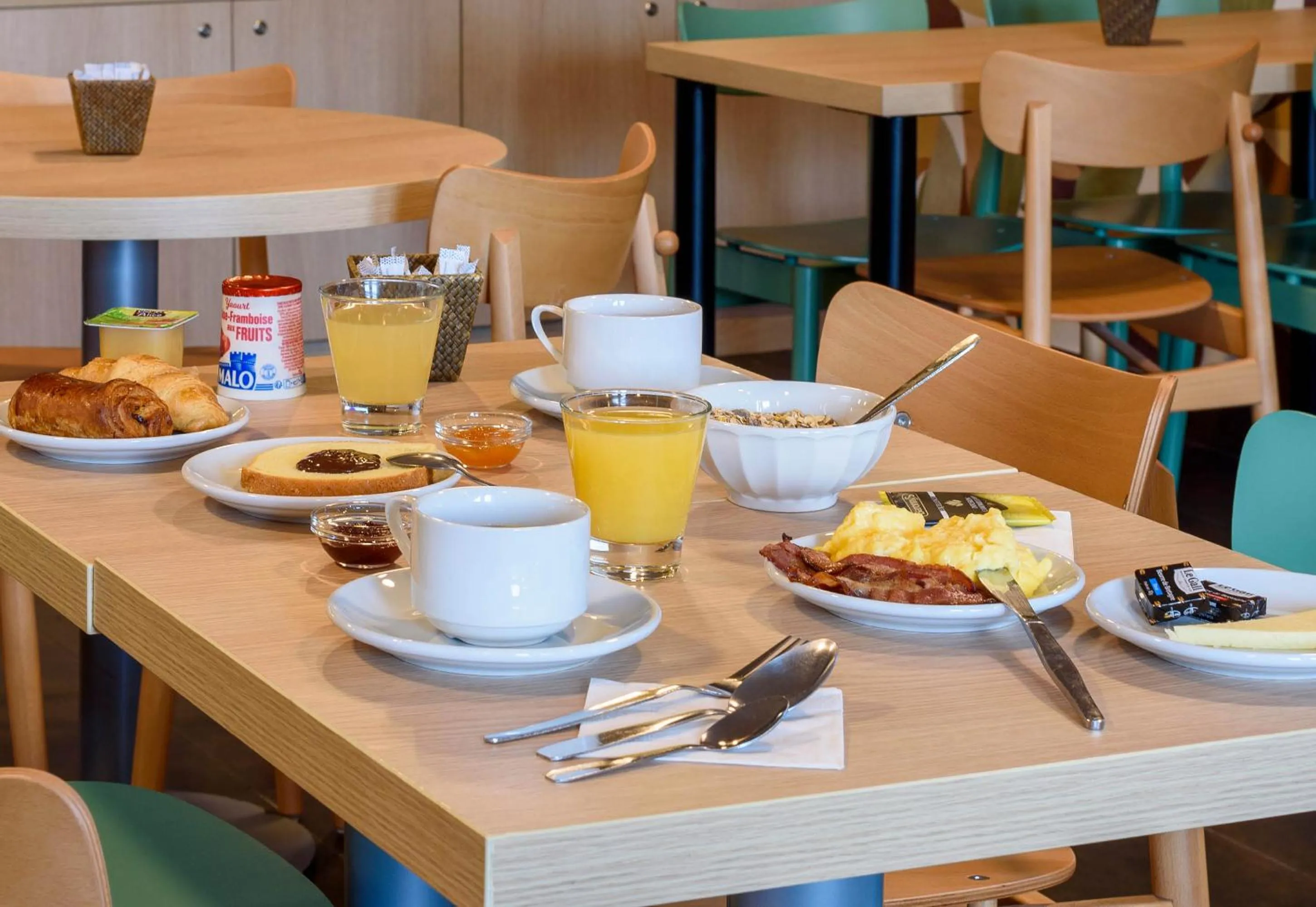 Food and drinks in B&B HOTEL Toulouse Cité de l'Espace Gonord