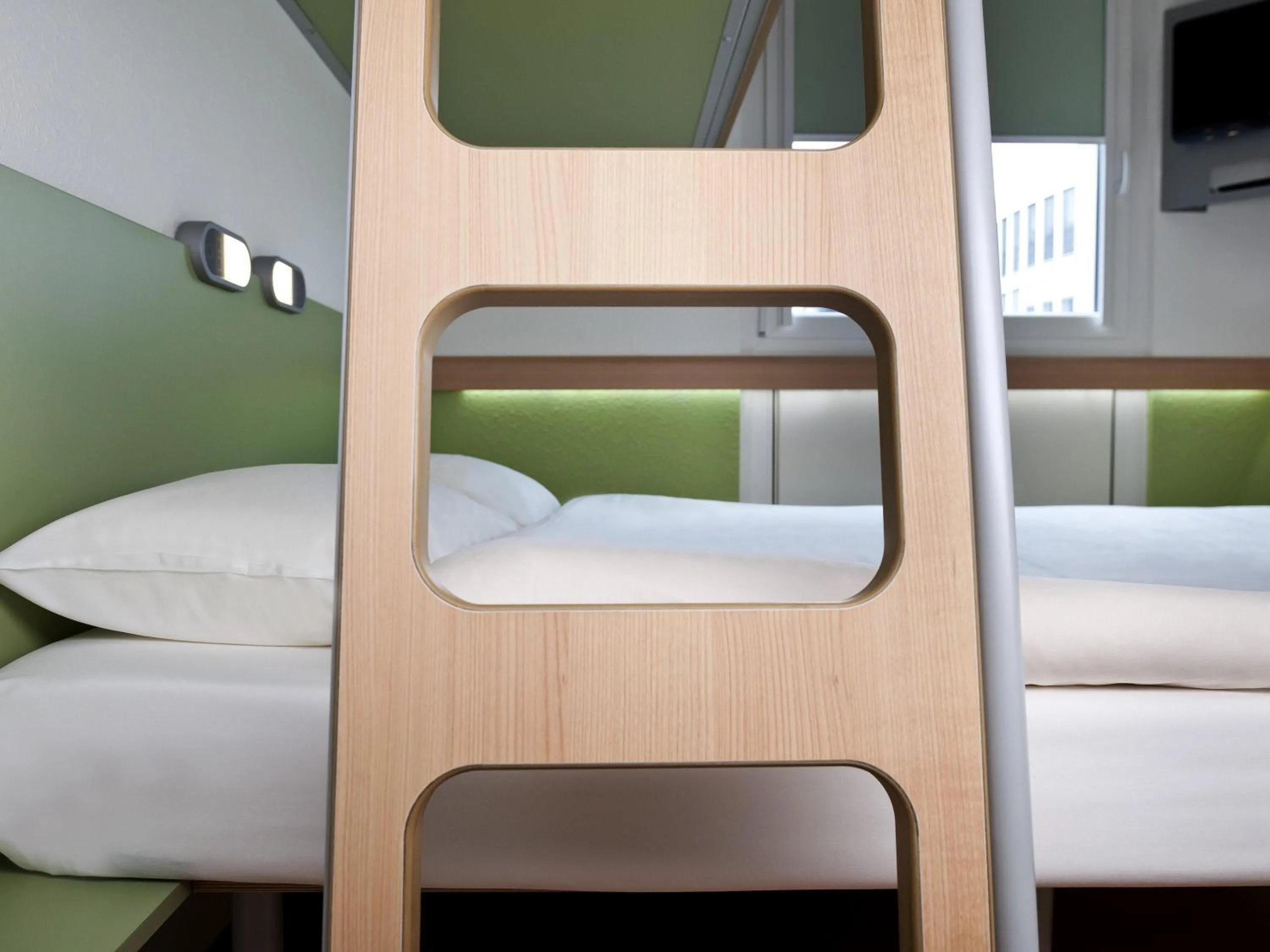 Bedroom, Bed in Ibis budget Koeln Messe
