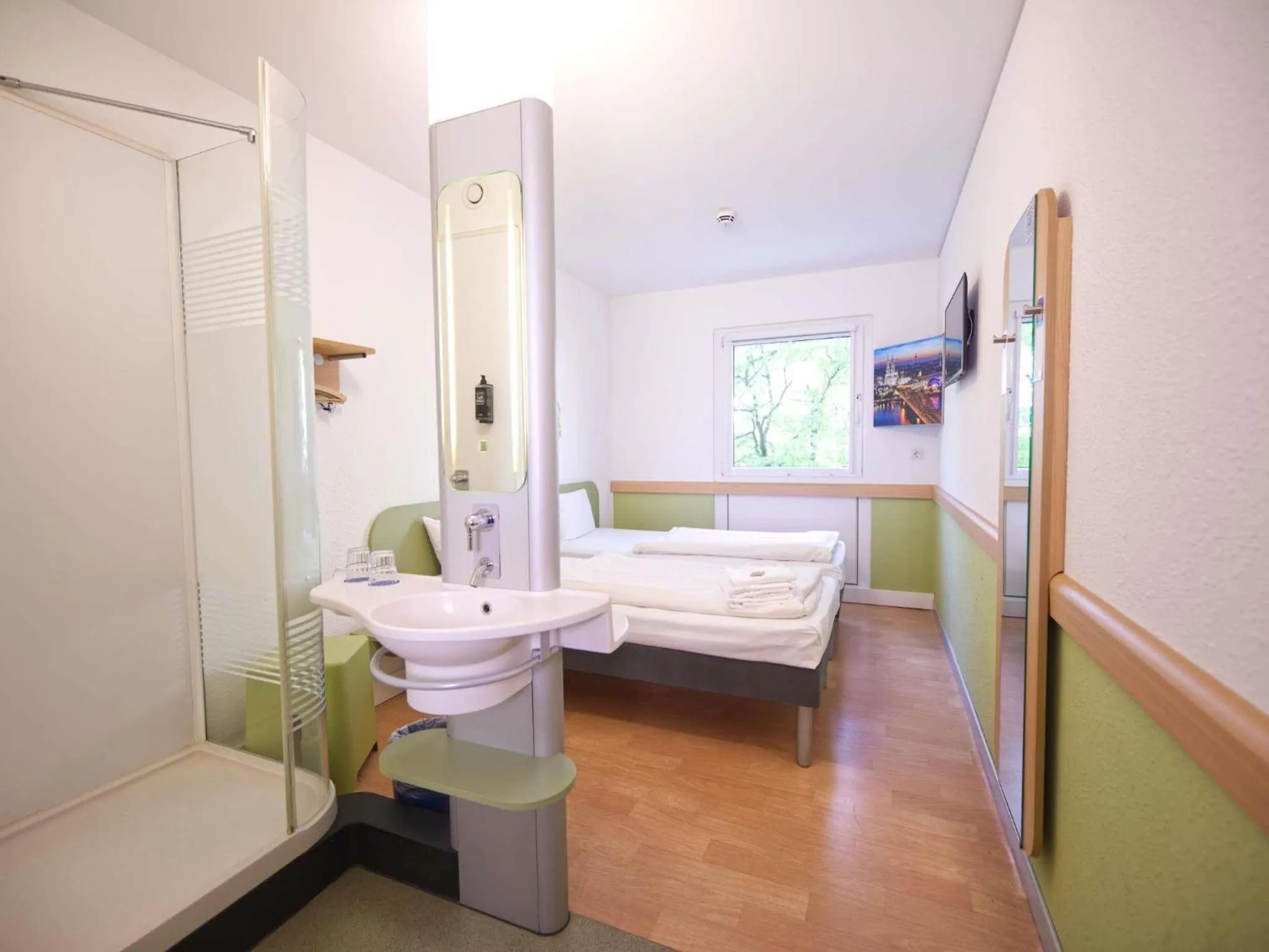 Bedroom, Bed in Ibis budget Koeln Messe