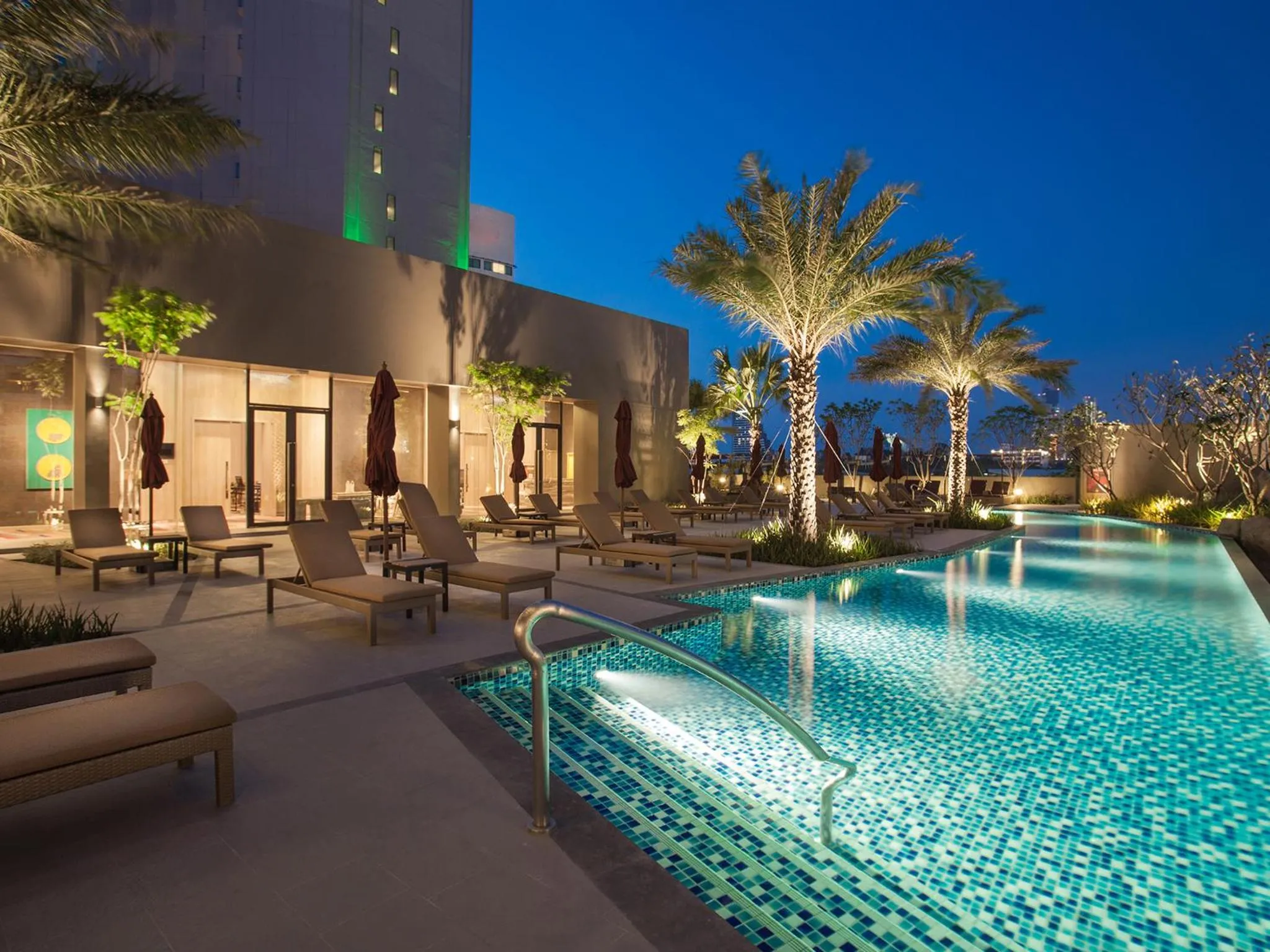 Swimming pool in Mercure Pattaya Ocean Resort