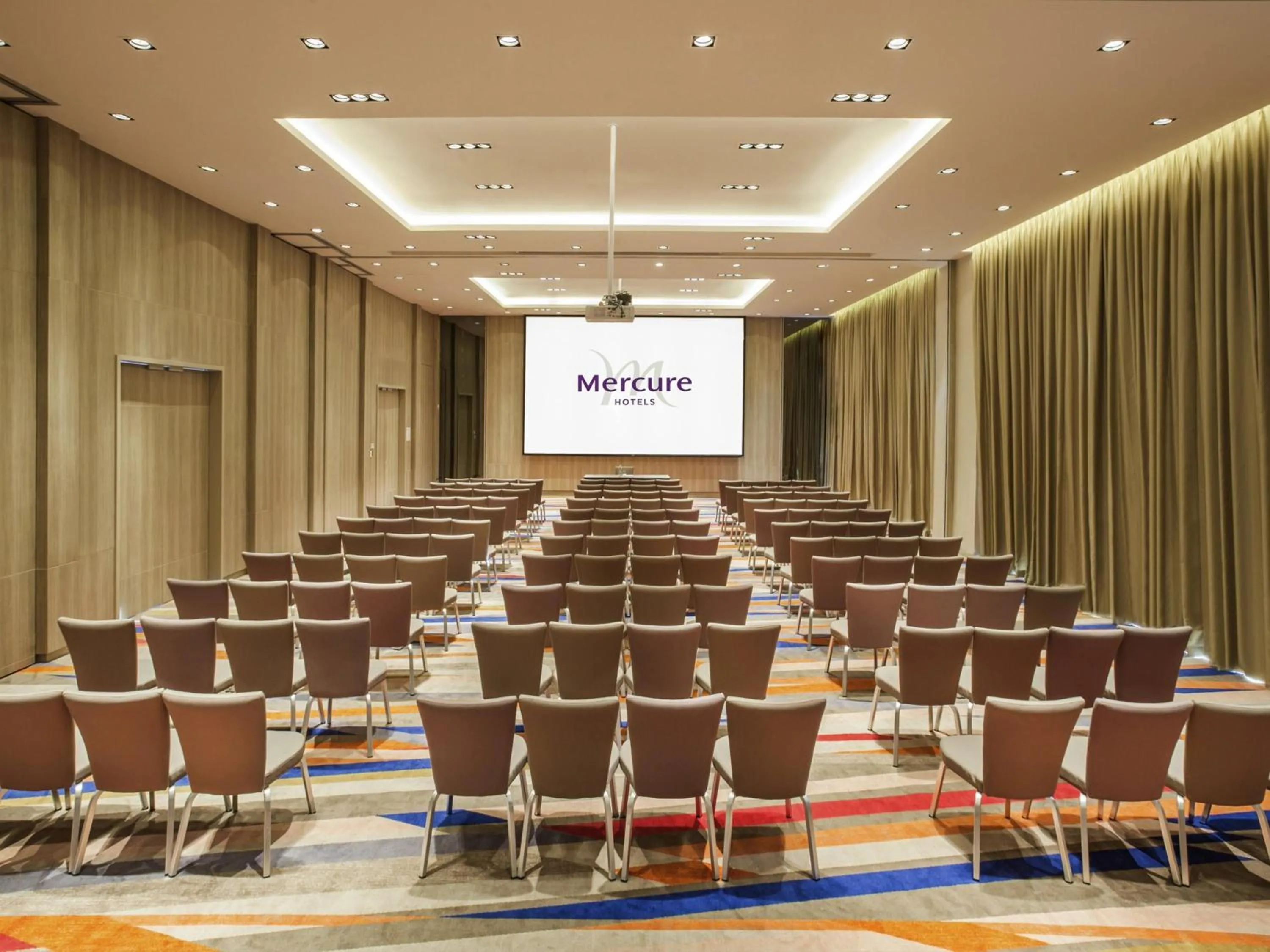 Meeting/conference room in Mercure Pattaya Ocean Resort