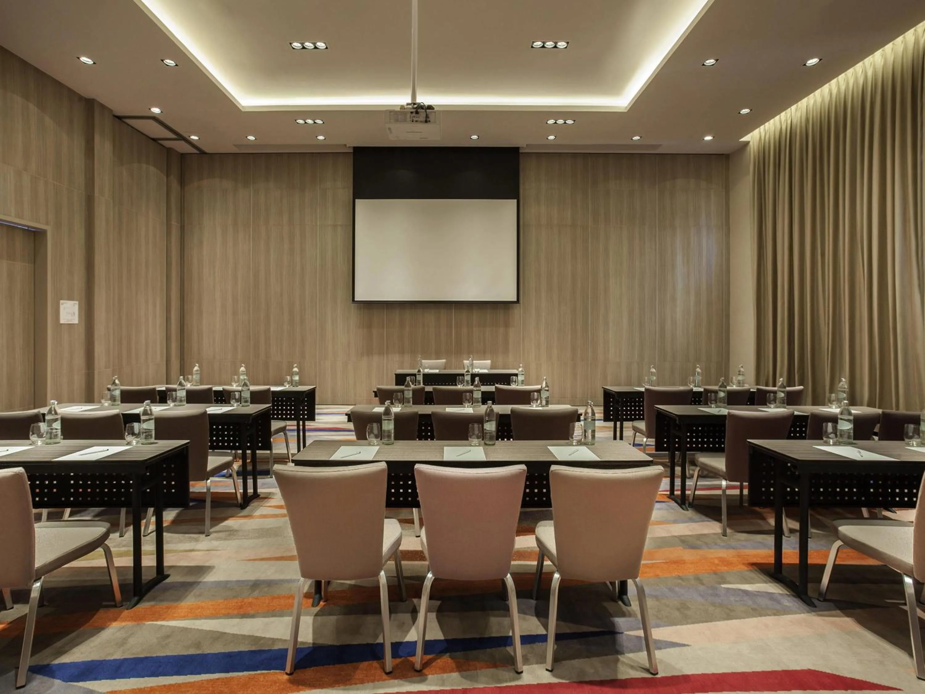 Meeting/conference room in Mercure Pattaya Ocean Resort