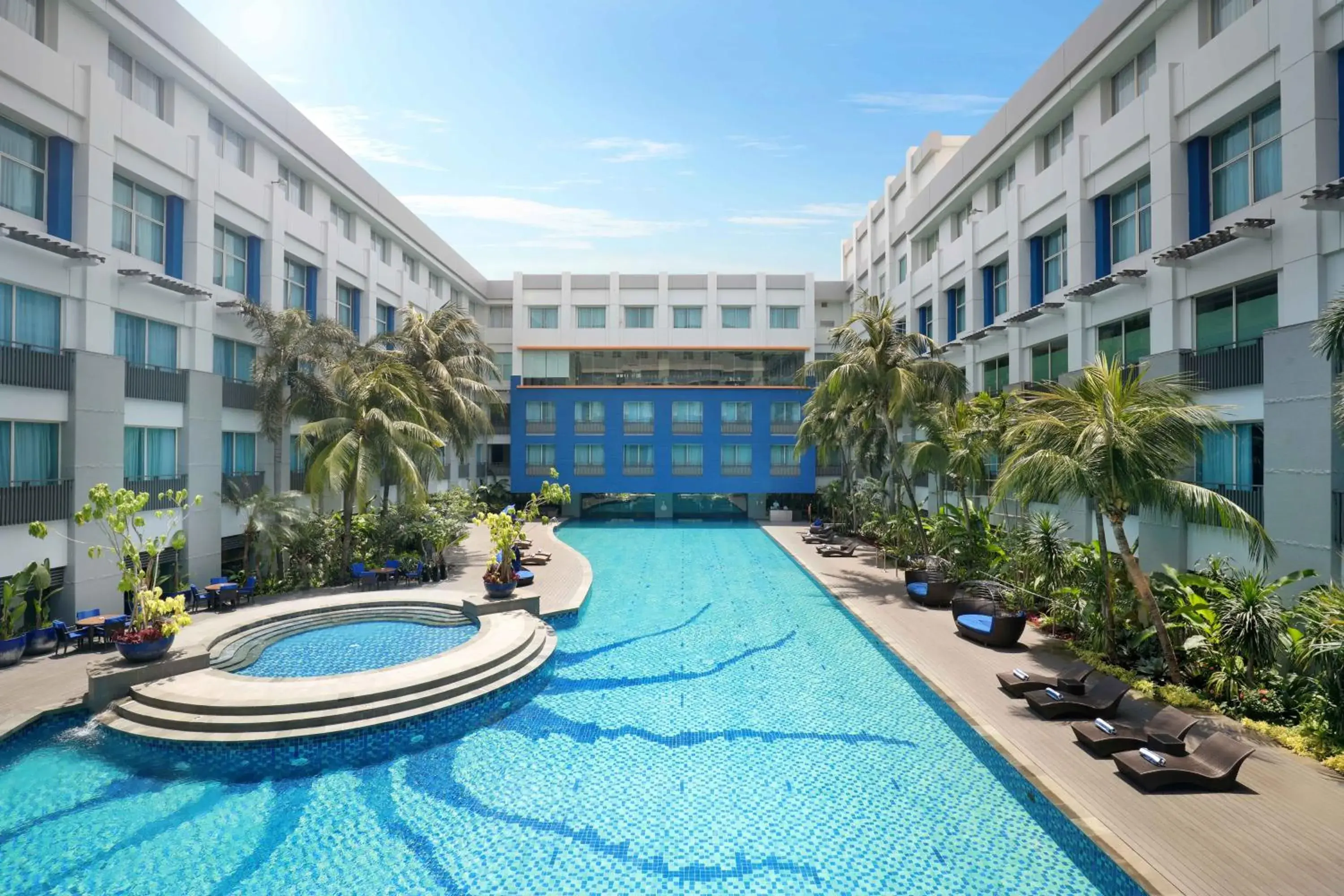 Swimming pool in Ibis Styles Jakarta Mangga Dua Square Swimming pool in Ibis Styles Jakarta Mangga Dua Square