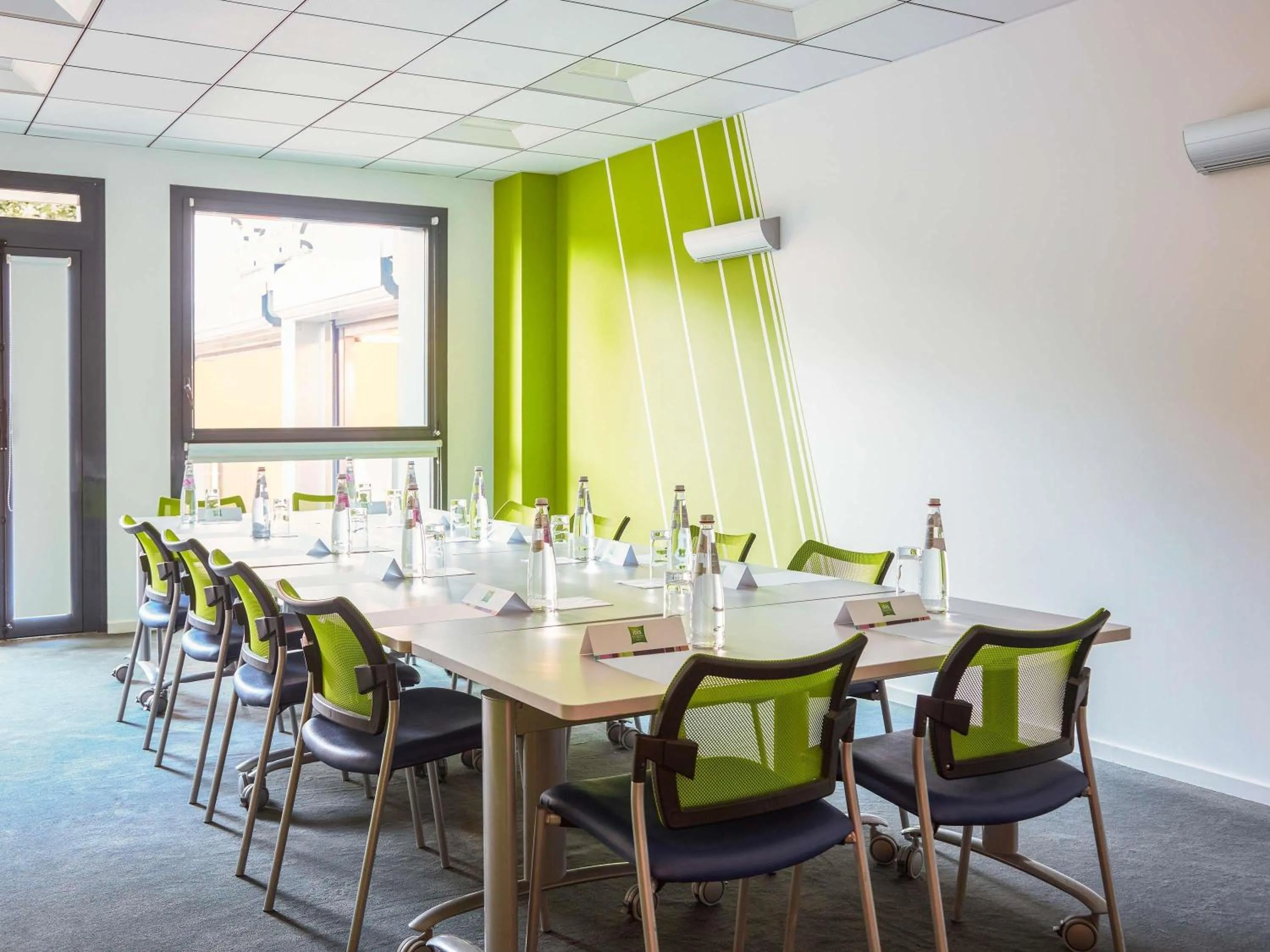 Meeting/conference room in ibis Styles Montelimar Centre