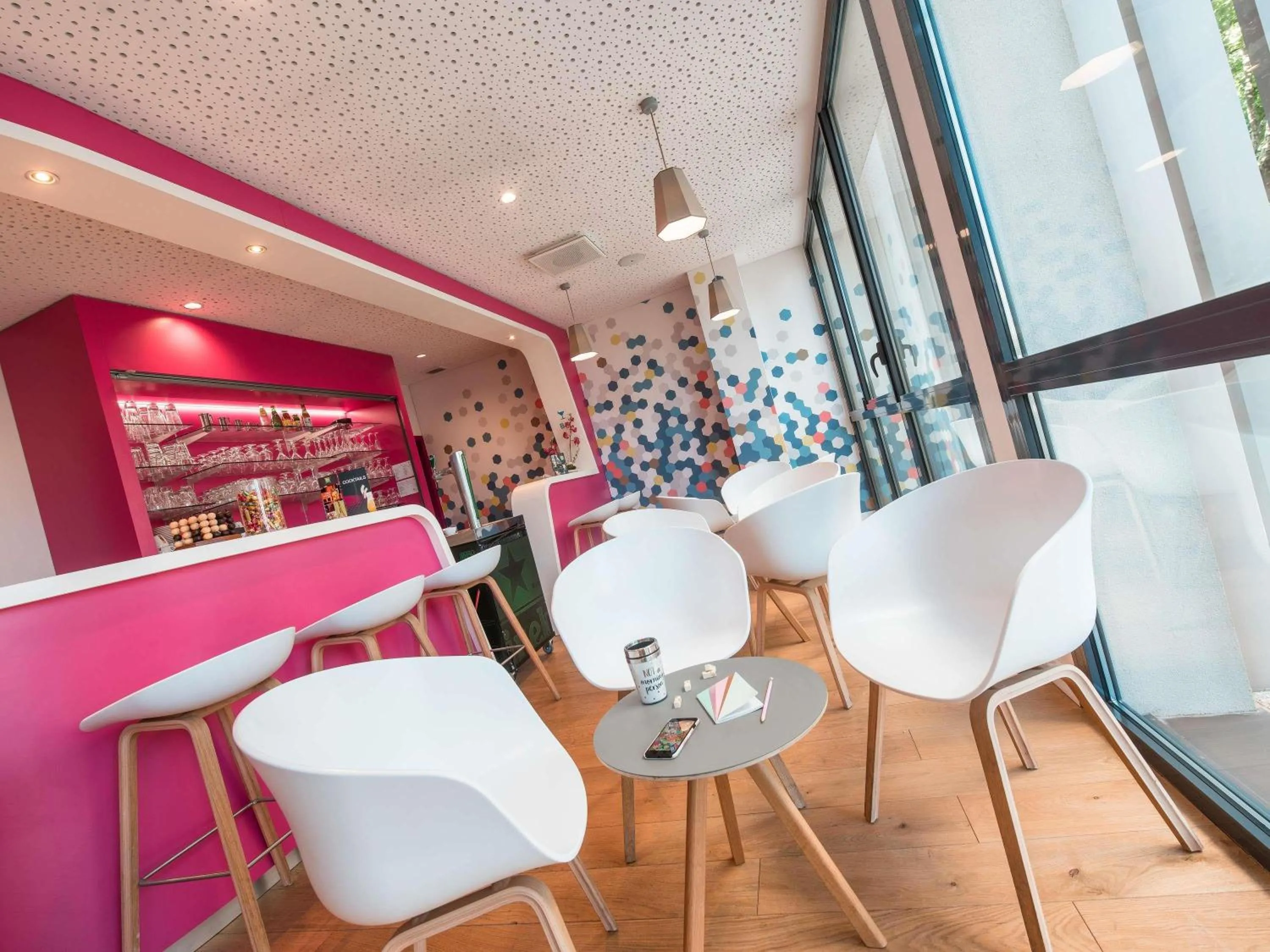 Lounge or bar in ibis Styles Montelimar Centre