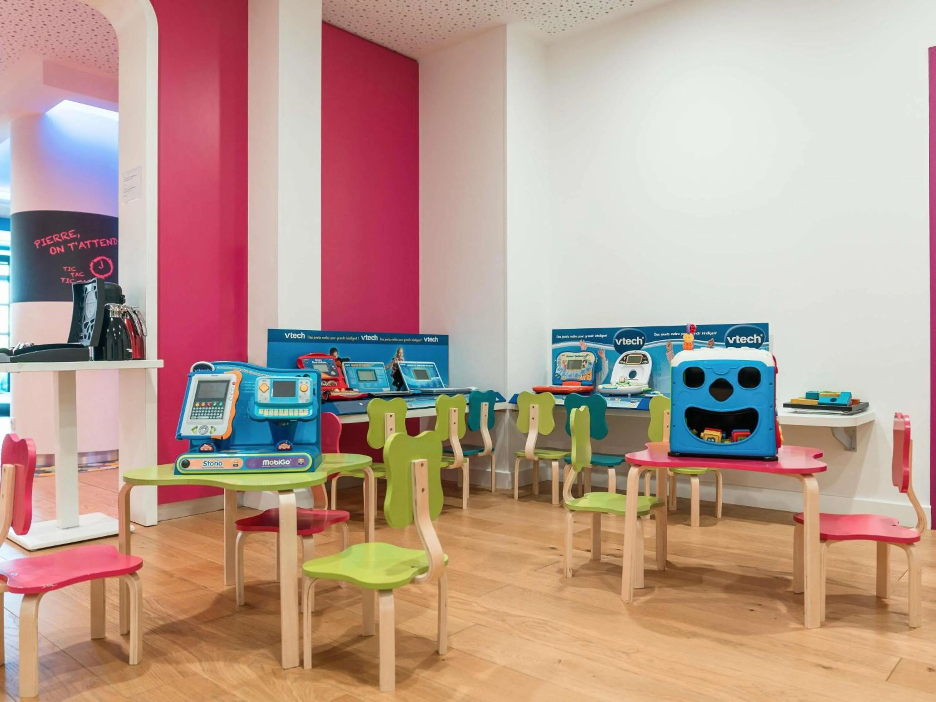 Lounge or bar in ibis Styles Montelimar Centre