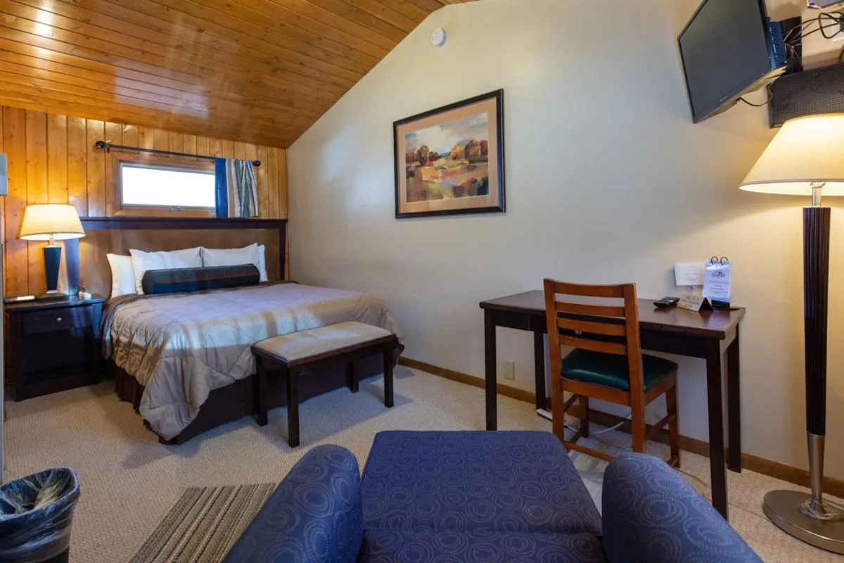 Bedroom, Bed in Ouray Inn