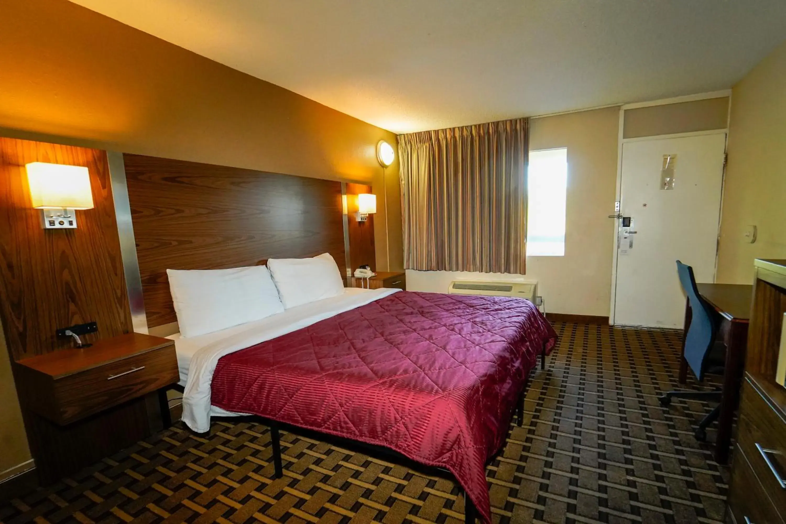 Bed in Red Carpet Inn Kinston Bed in Red Carpet Inn Kinston