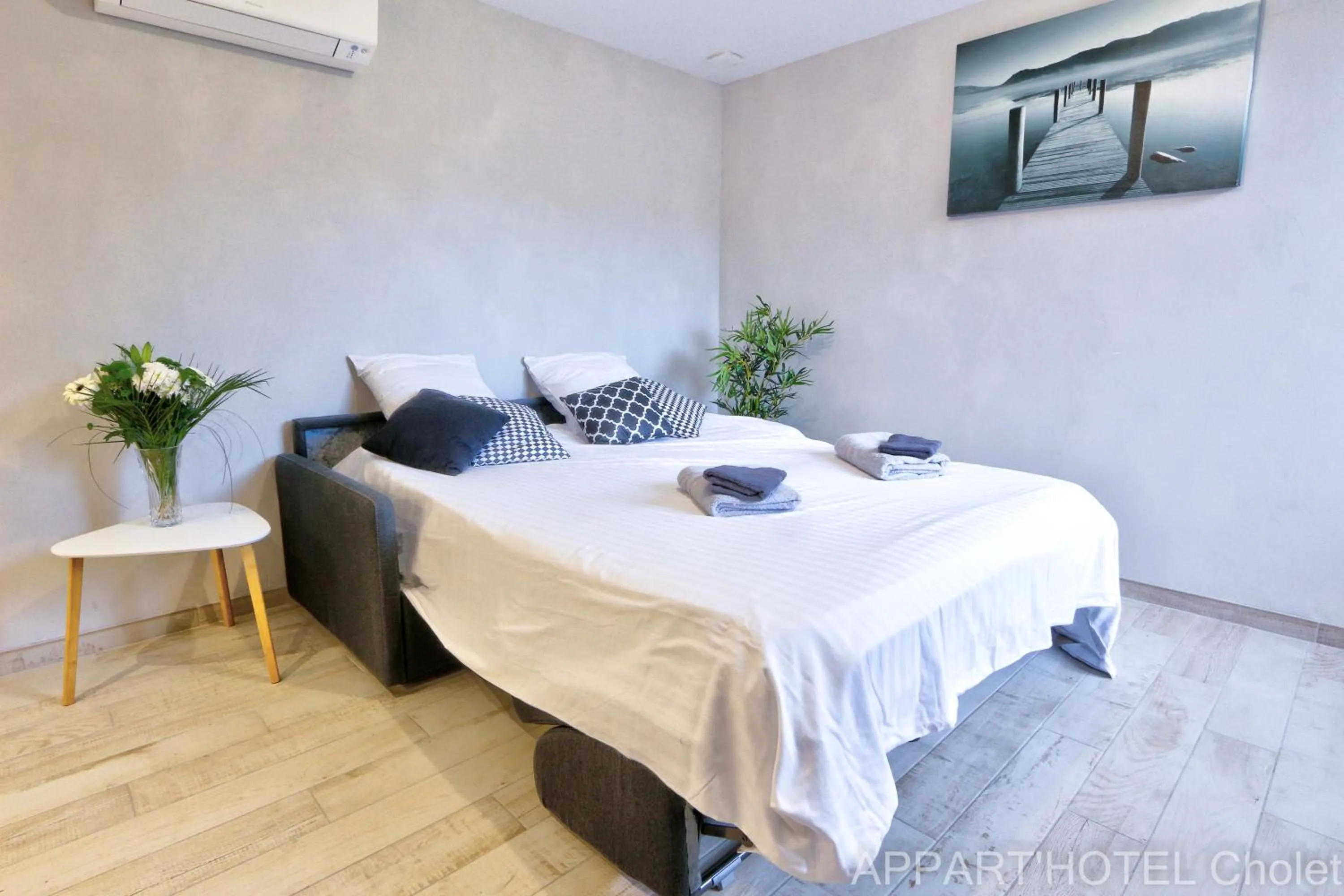 Bed in Appart hotel Cholet Carteron