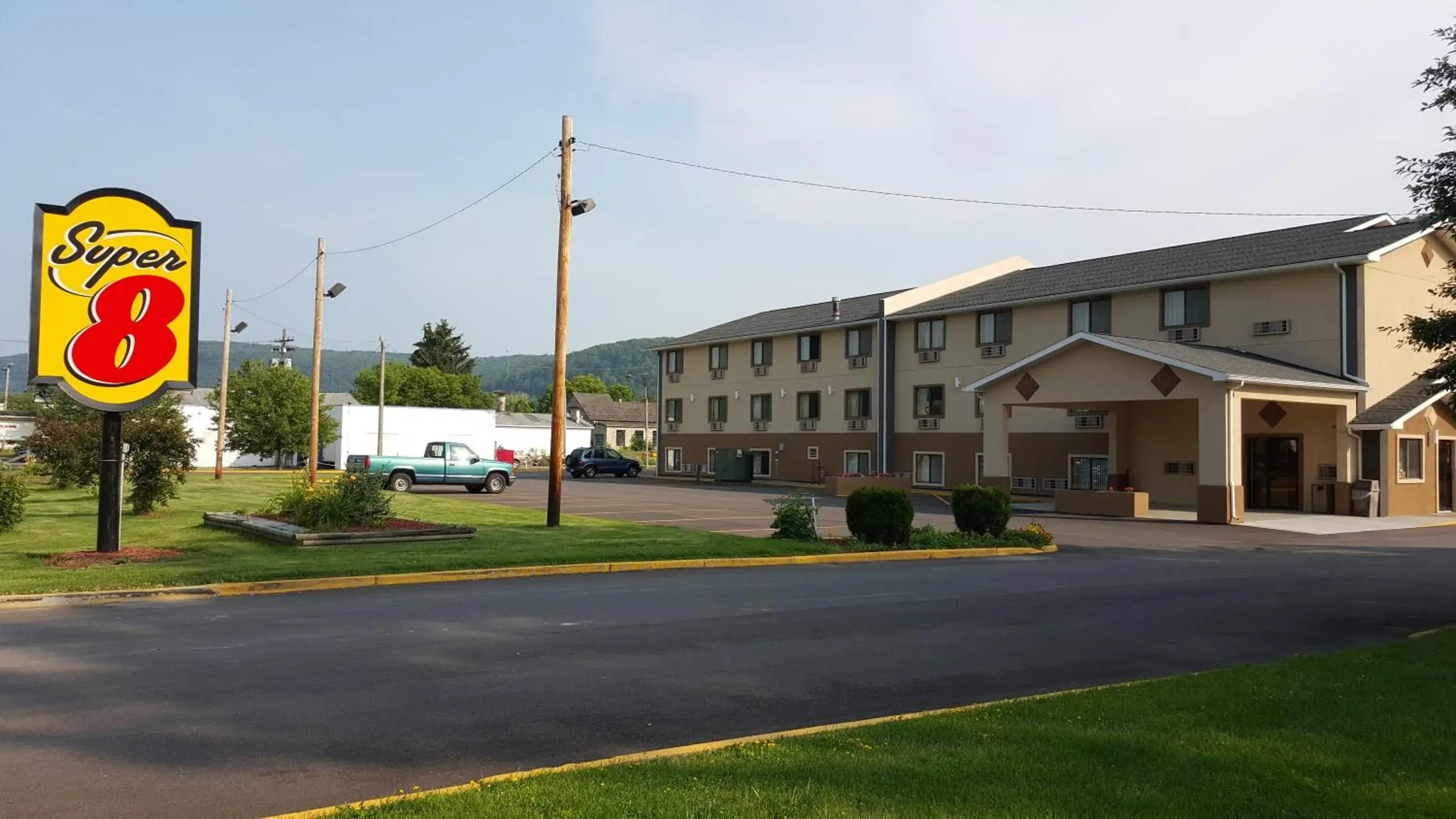 Property building in Super 8 by Wyndham Bath Hammondsport Area Property building in Super 8 by Wyndham Bath Hammondsport Area