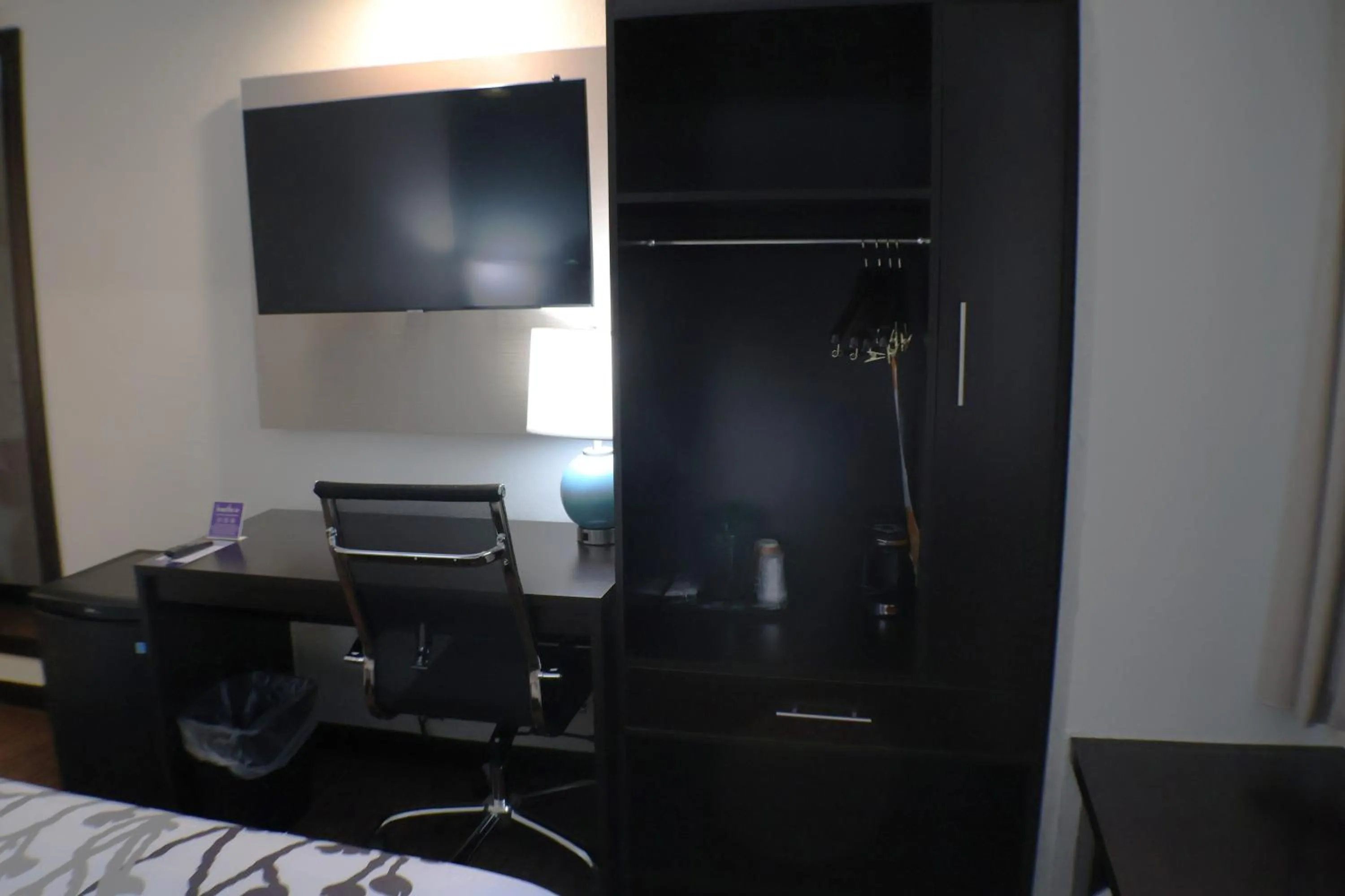 wardrobe in Sleep Inn Marion - Cedar Rapids