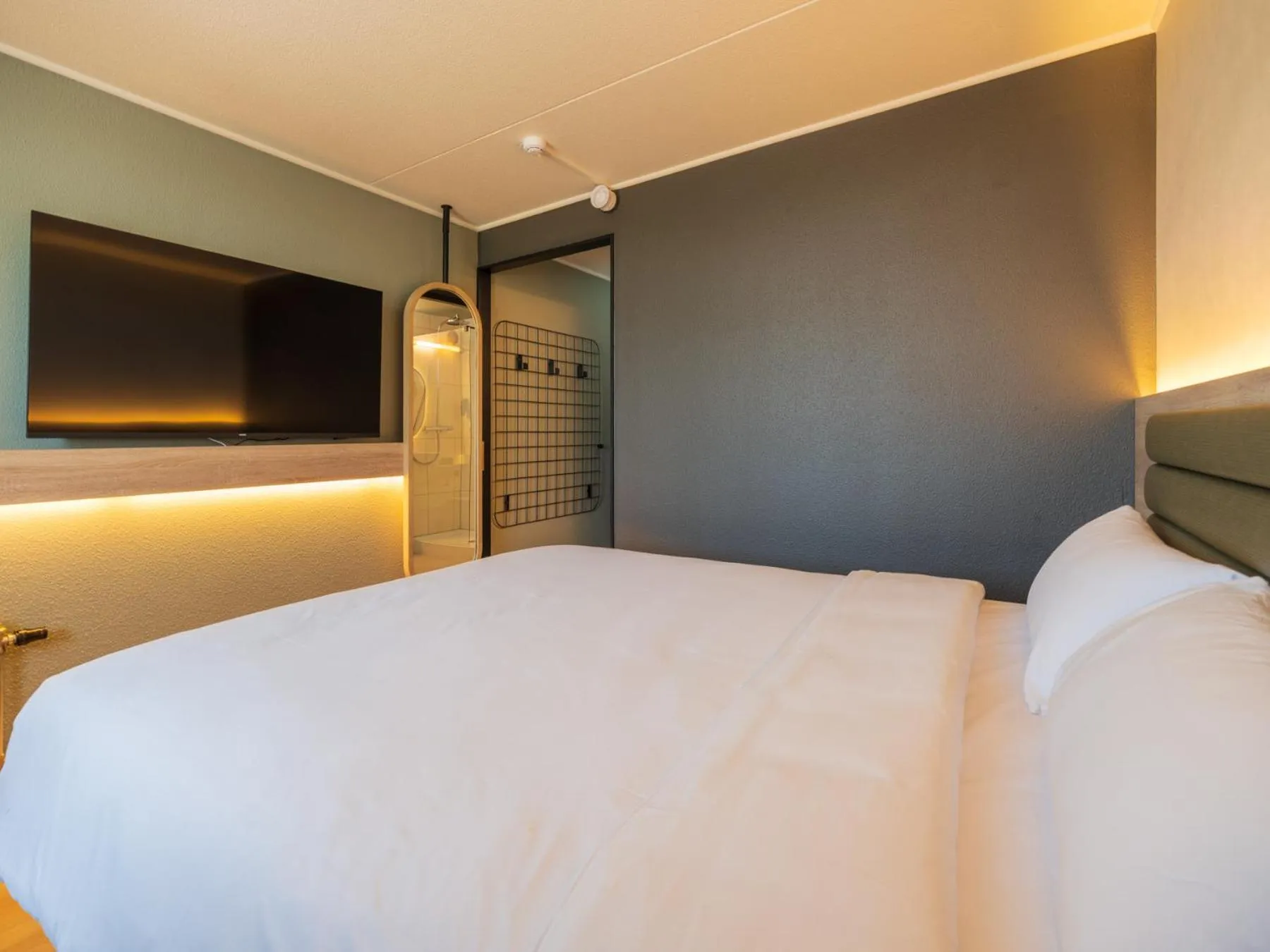 Bedroom, Bed in Campanile Hotel & Restaurant Zwolle