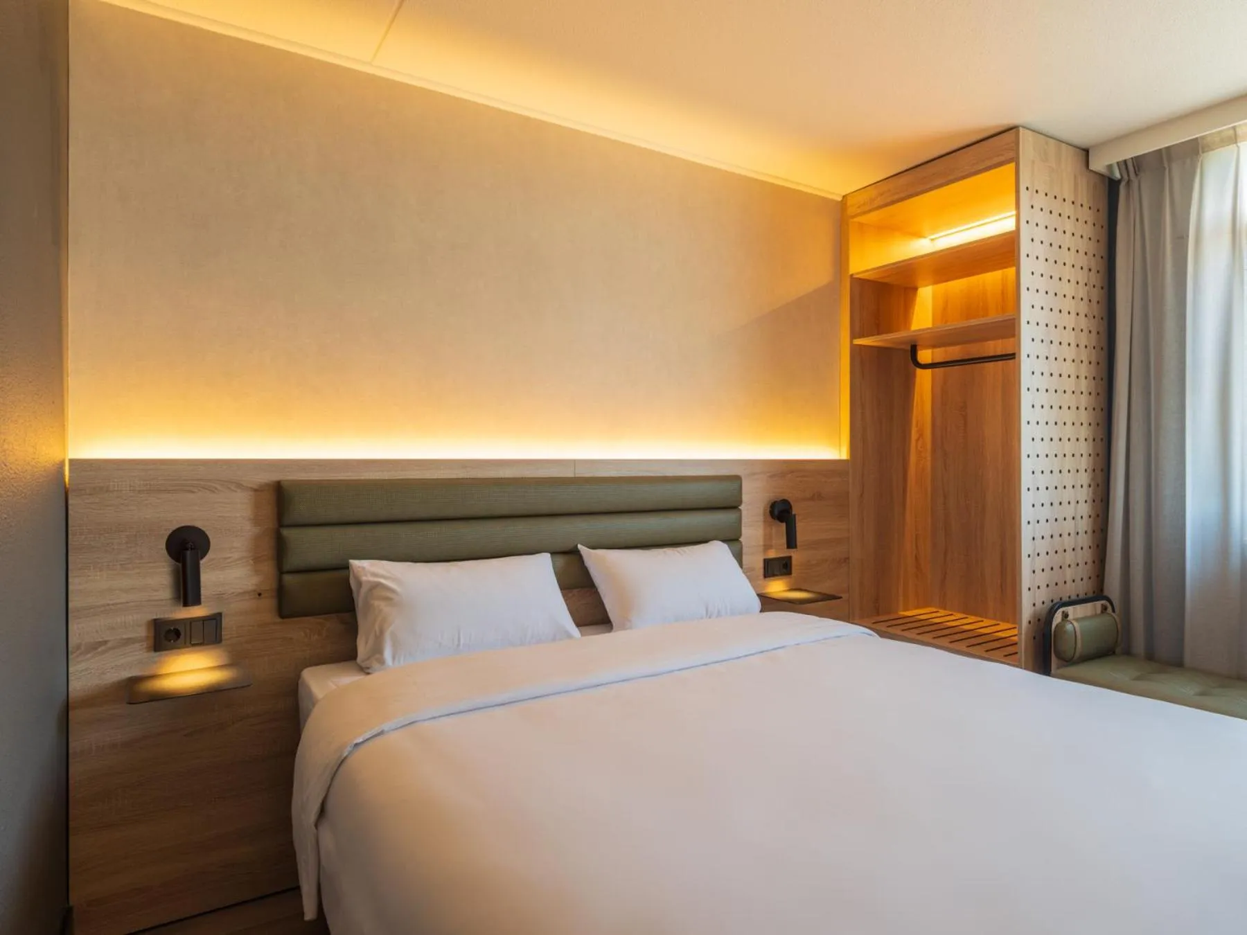 Bedroom, Bed in Campanile Hotel & Restaurant Zwolle