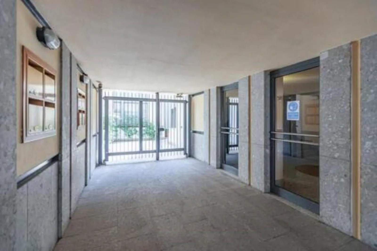 Facade/entrance in Noisette Casa con giardino
