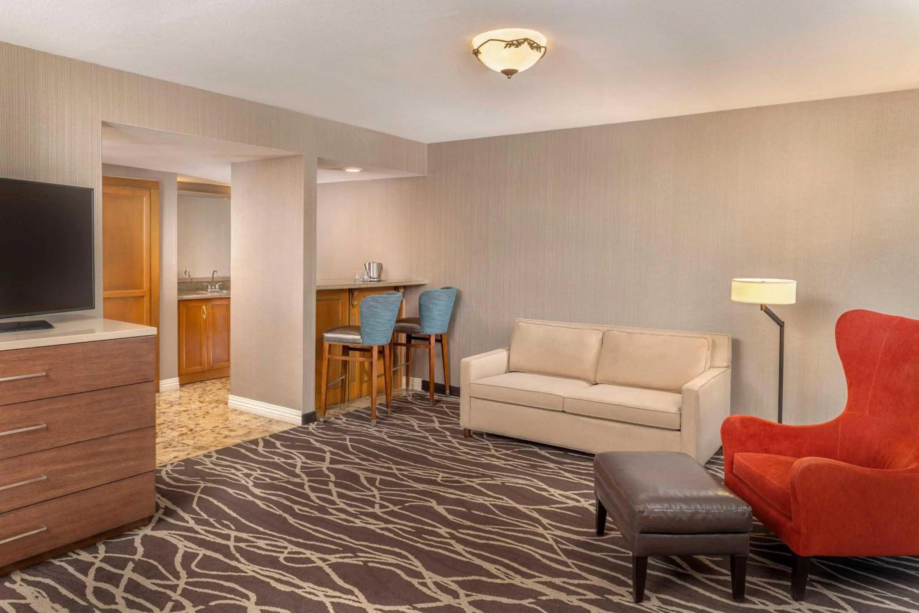 Living room in DoubleTree by Hilton San Bernardino