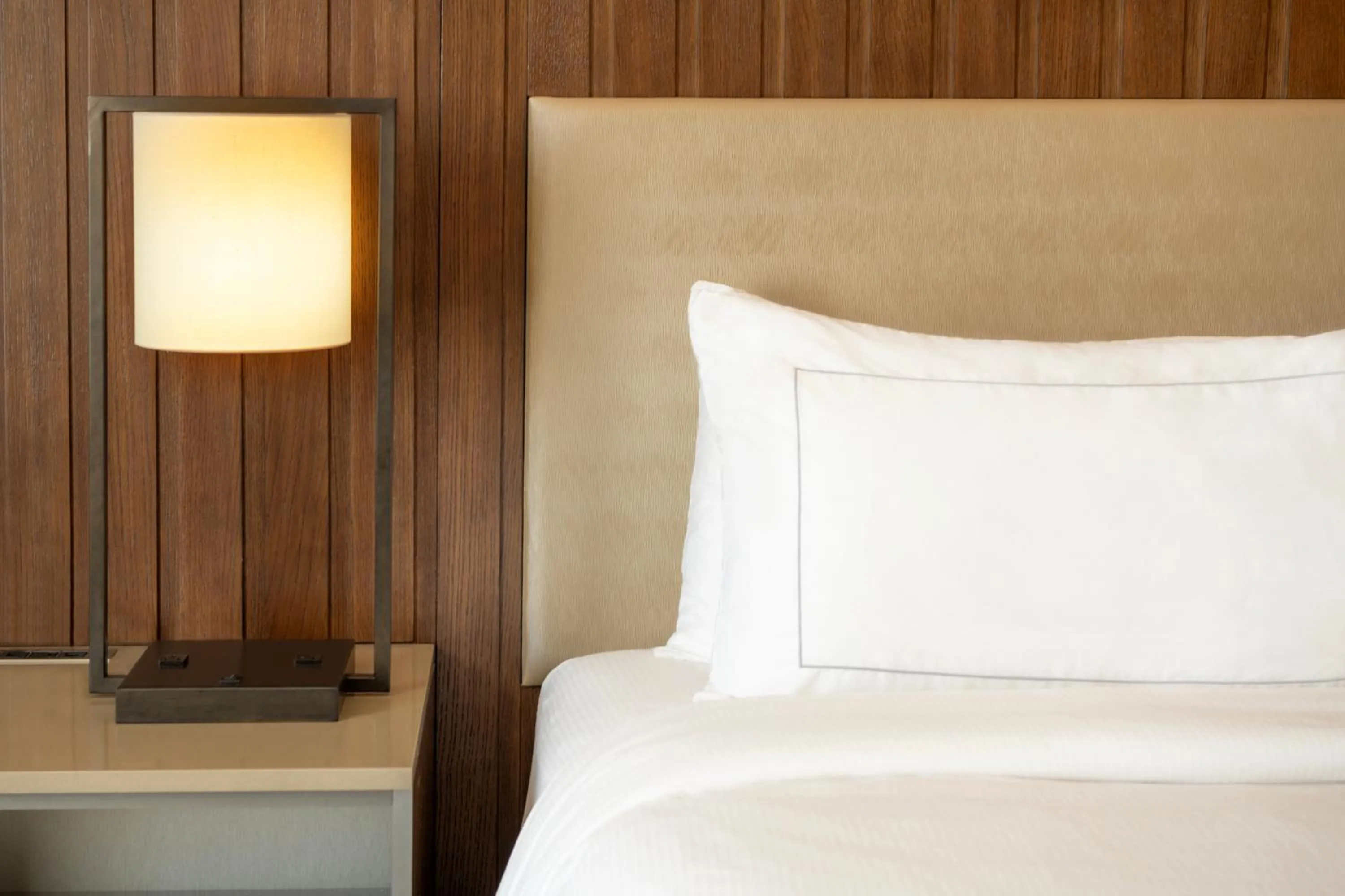 Bedroom, Bed in DoubleTree by Hilton San Bernardino