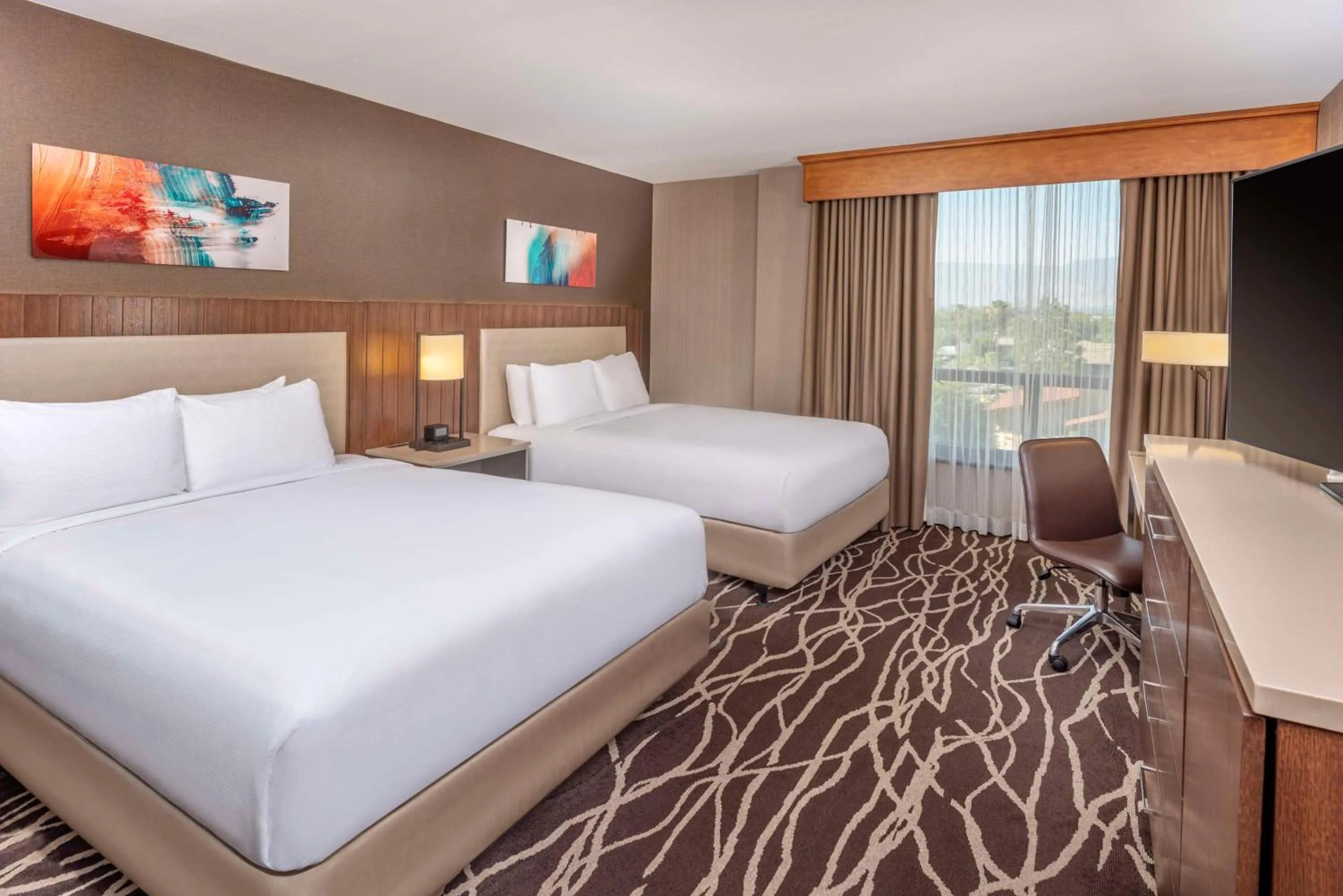 Bed in DoubleTree by Hilton San Bernardino