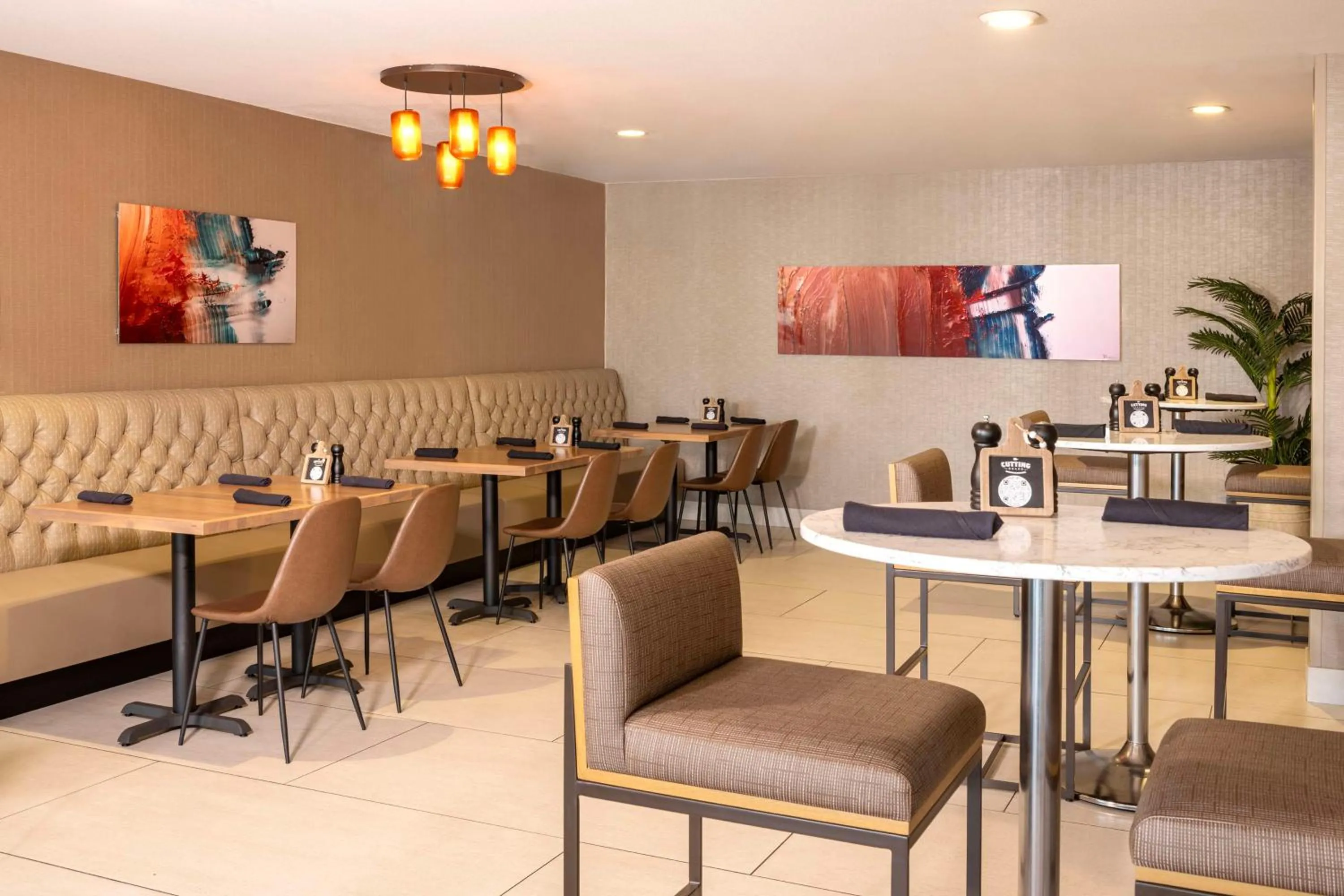 Restaurant/places to eat in DoubleTree by Hilton San Bernardino