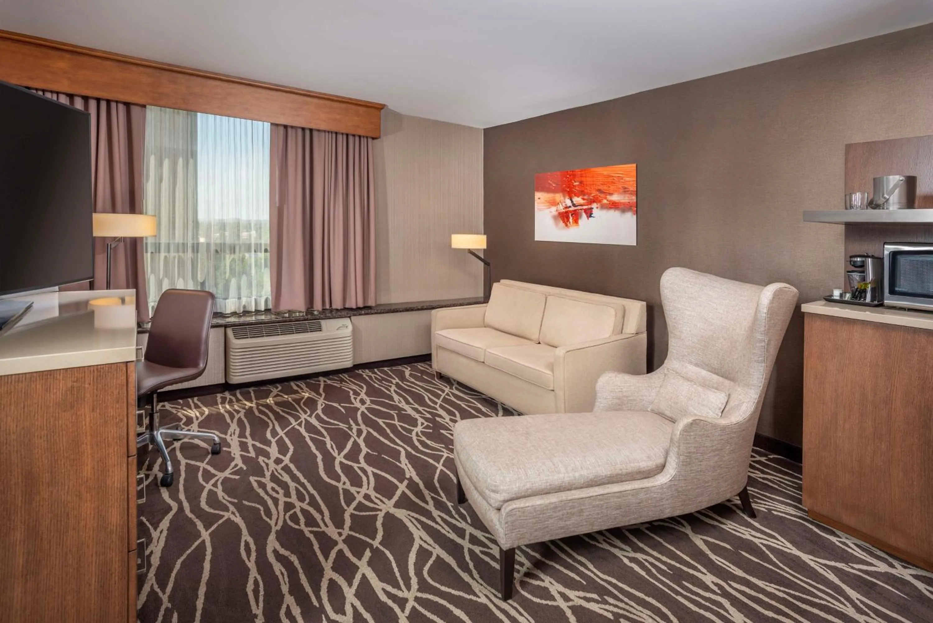Living room in DoubleTree by Hilton San Bernardino