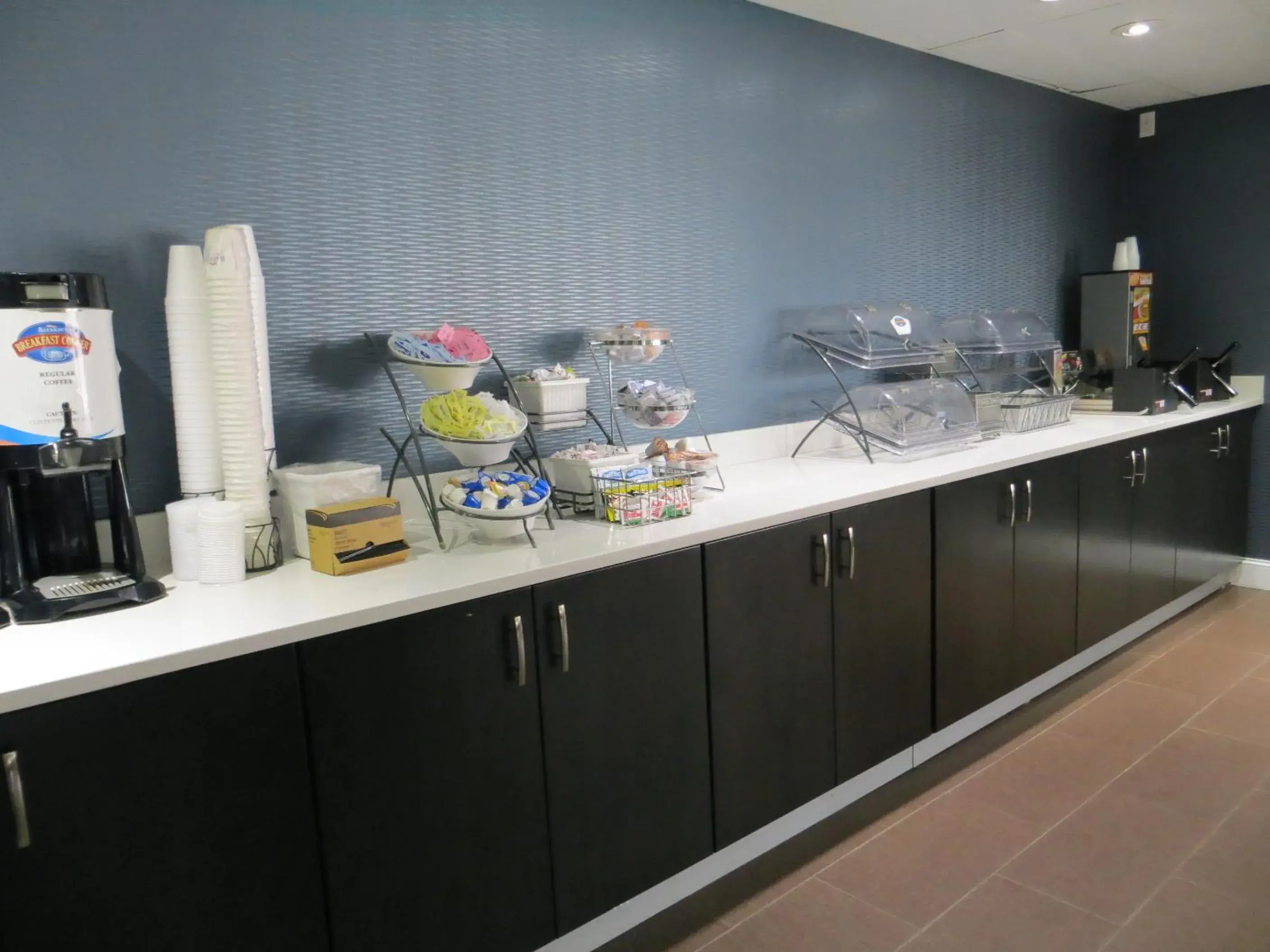 Food, Kitchen/Kitchenette in Baymont Inn & Suites by Wyndham Florence