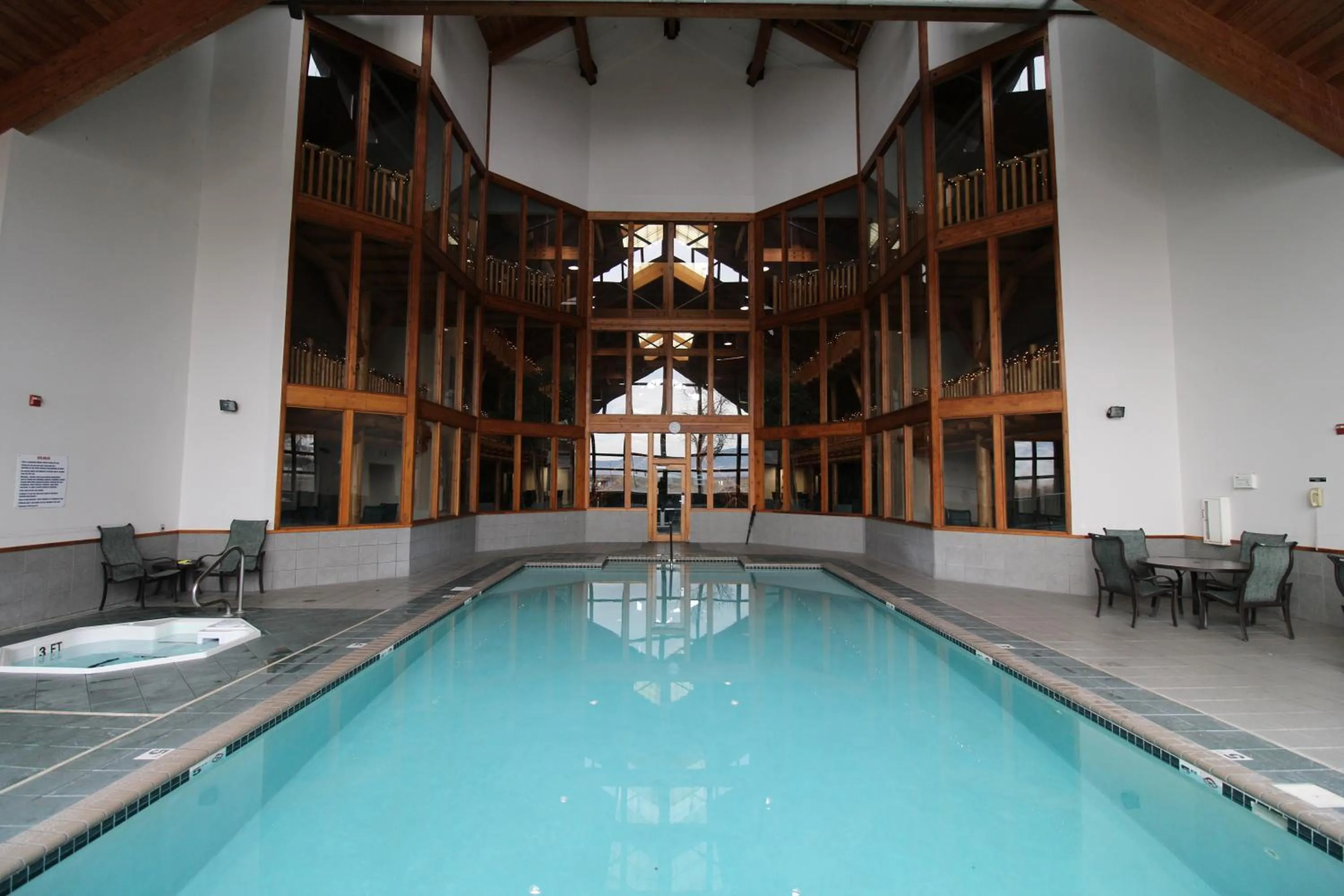 Hot Tub in C'mon Inn Missoula