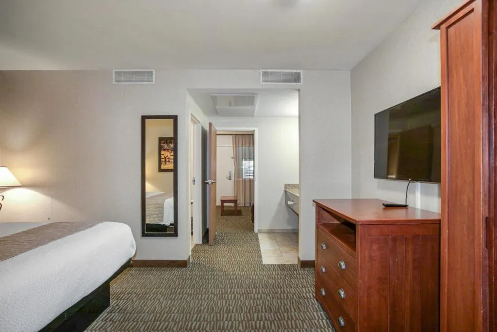 Bedroom, Bed in C'mon Inn Missoula