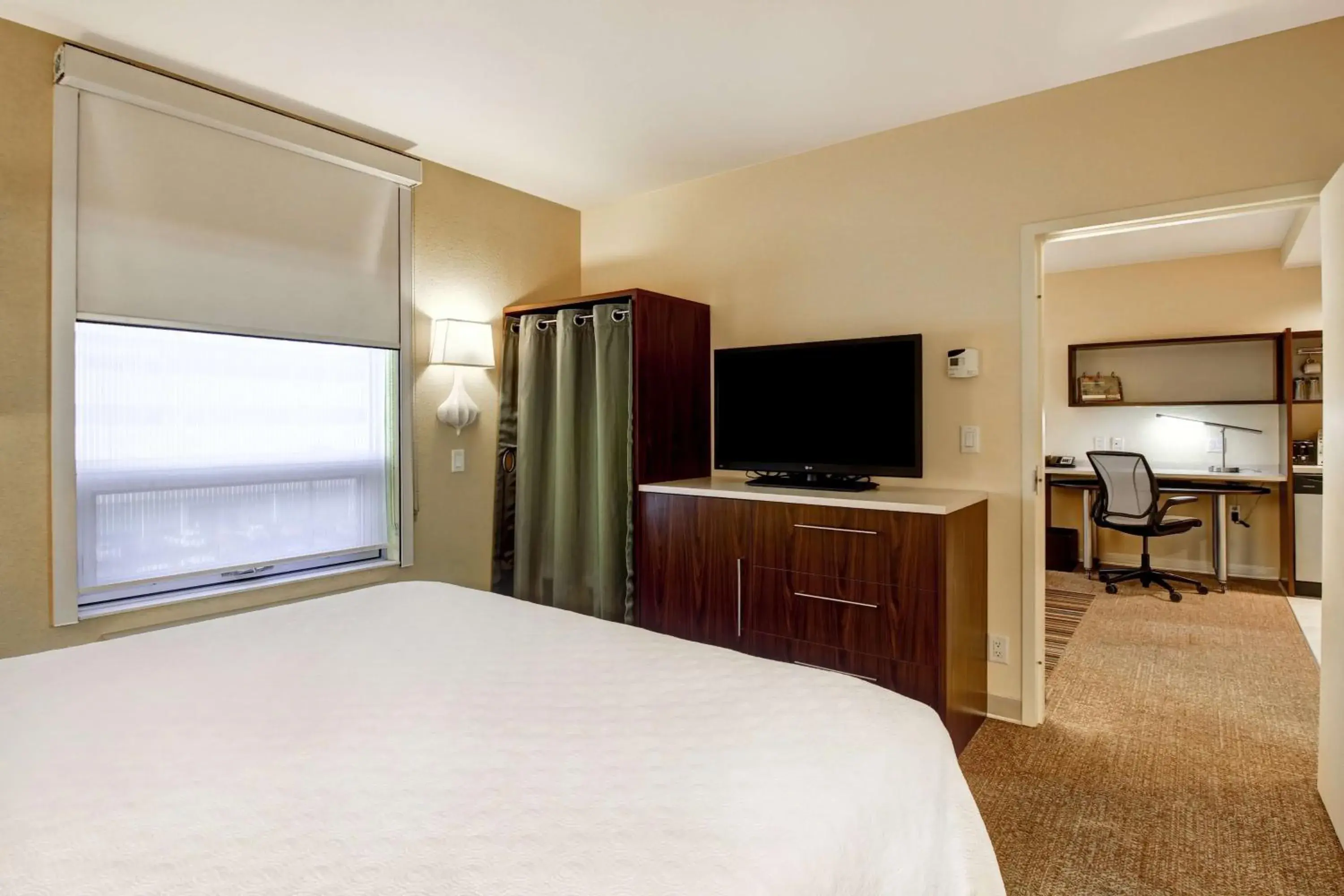 Bedroom, Bed in Home2 Suites by Hilton West Edmonton Bedroom, Bed in Home2 Suites by Hilton West Edmonton