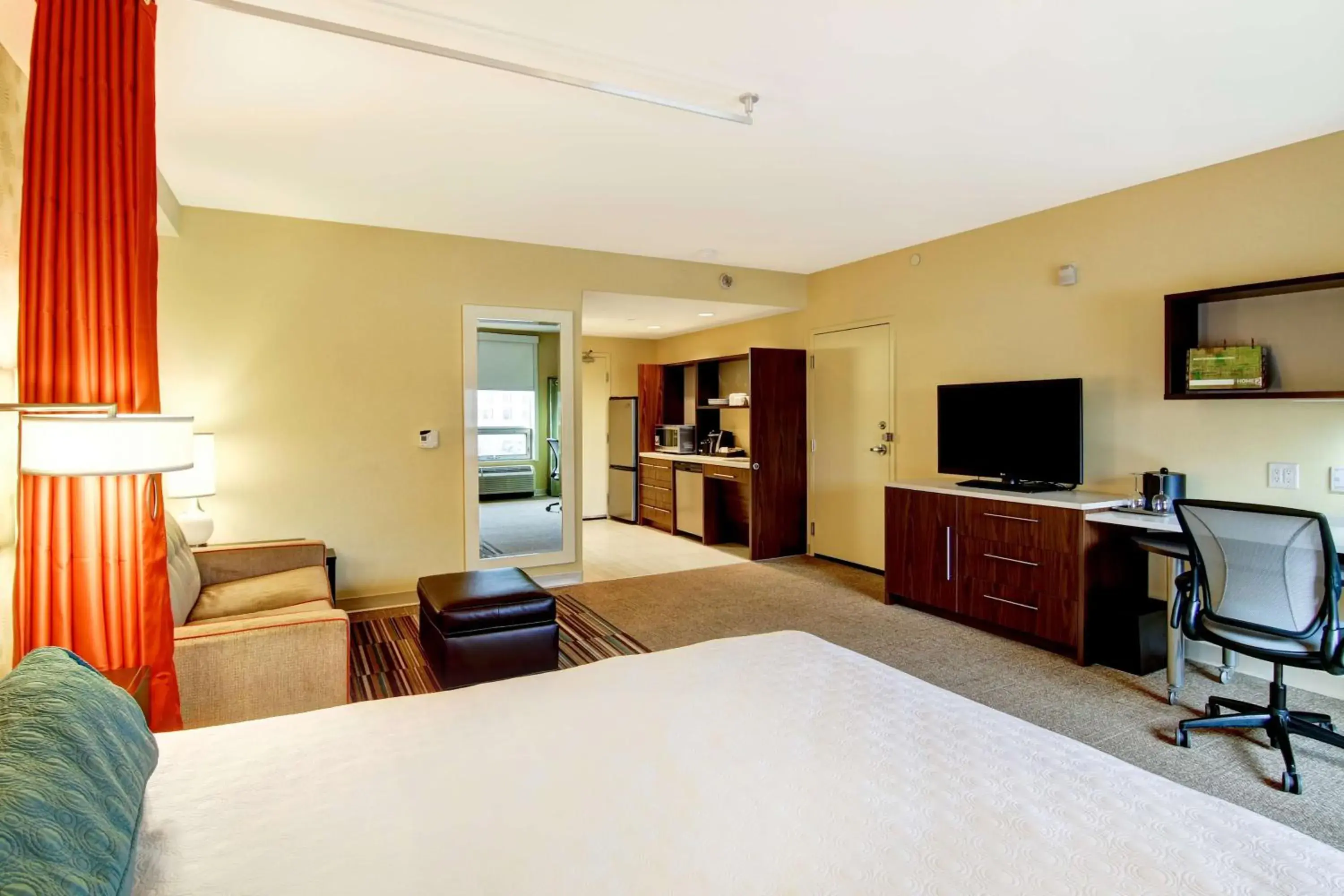 Queen Studio - Mobility and Hearing Access/Non-Smoking in Home2 Suites by Hilton West Edmonton Queen Studio - Mobility and Hearing Access/Non-Smoking in Home2 Suites by Hilton West Edmonton