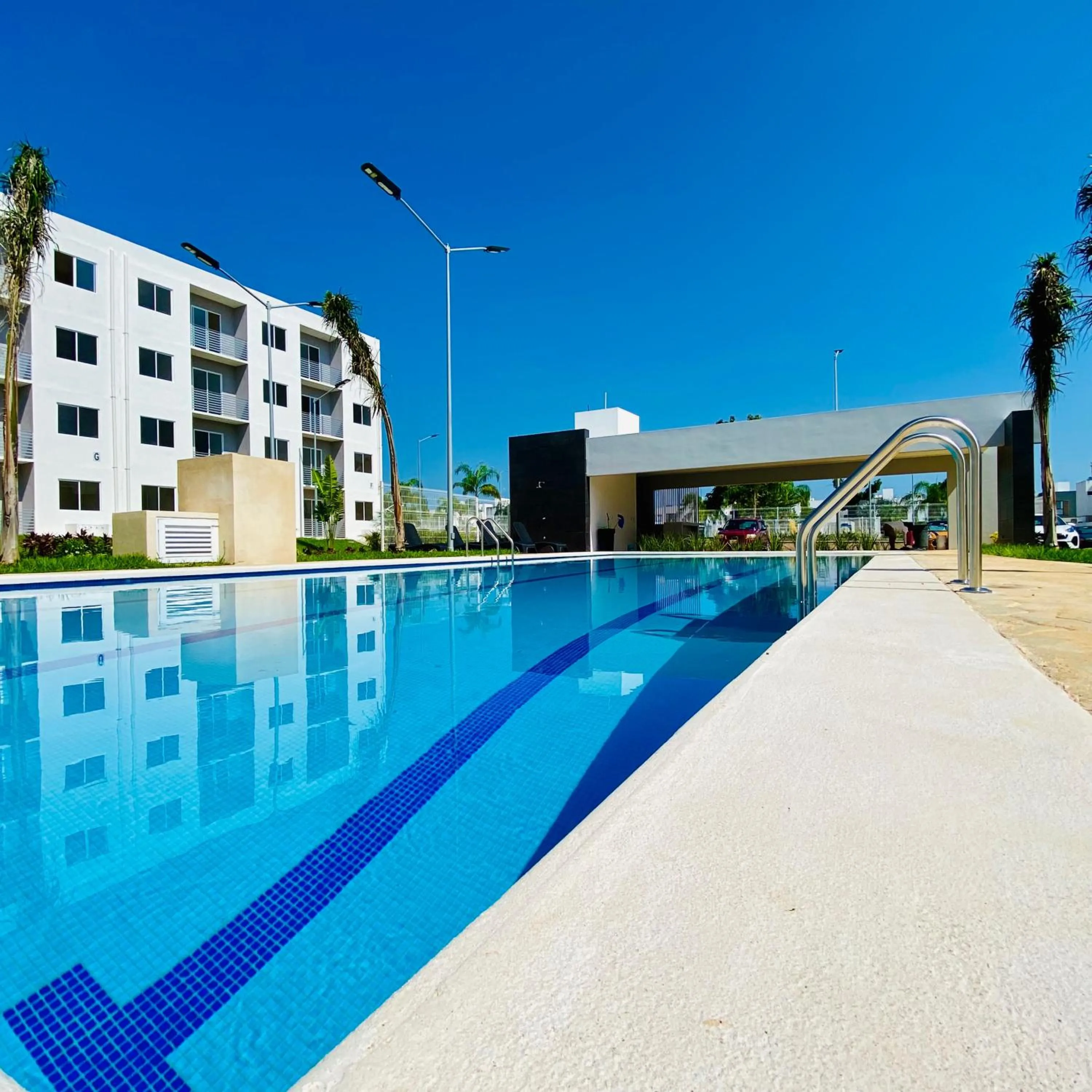 Departamento nuevo, 3 habitaciones, justo en frente de alberca