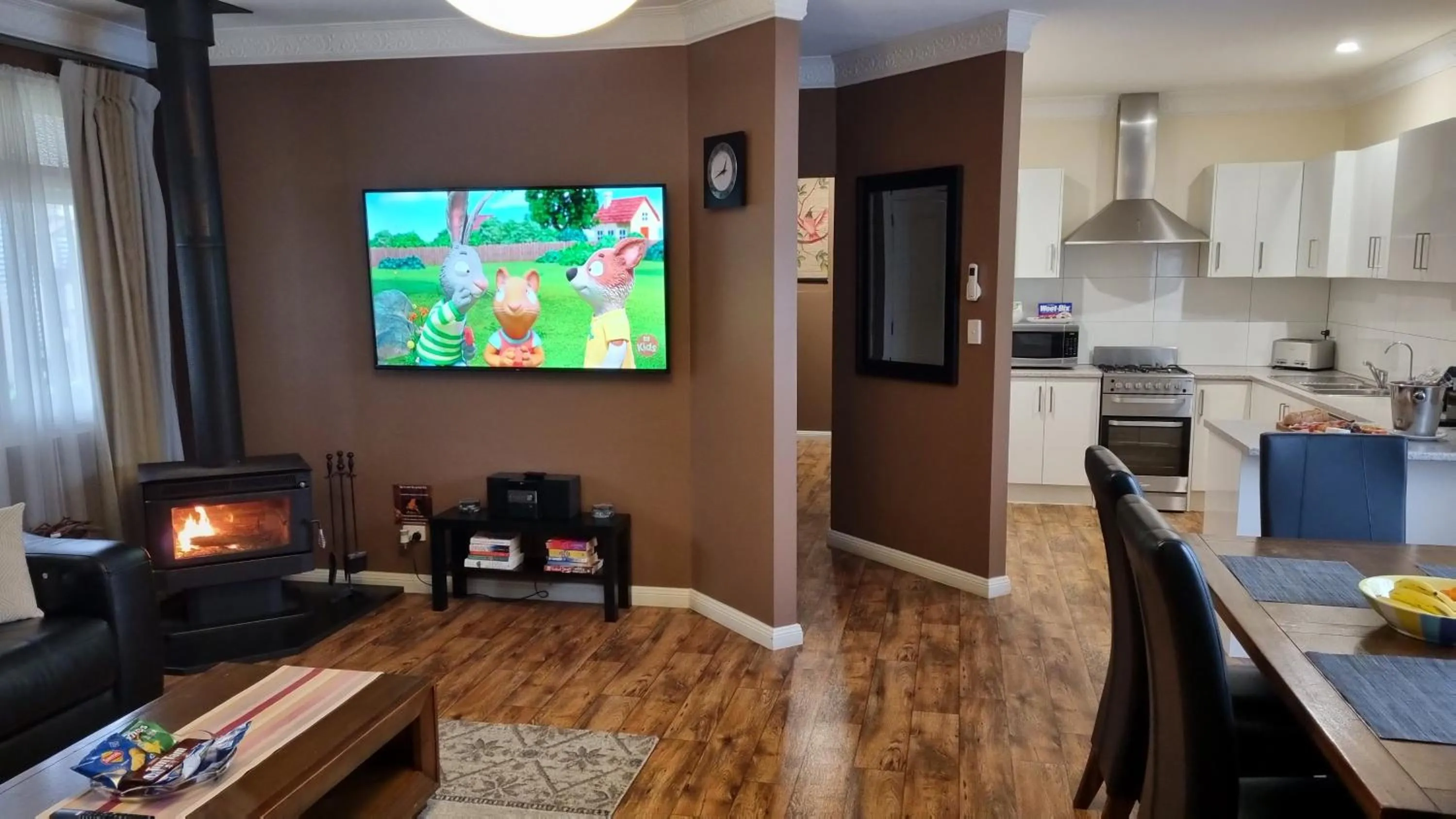 Living room in Hahndorf House B&B