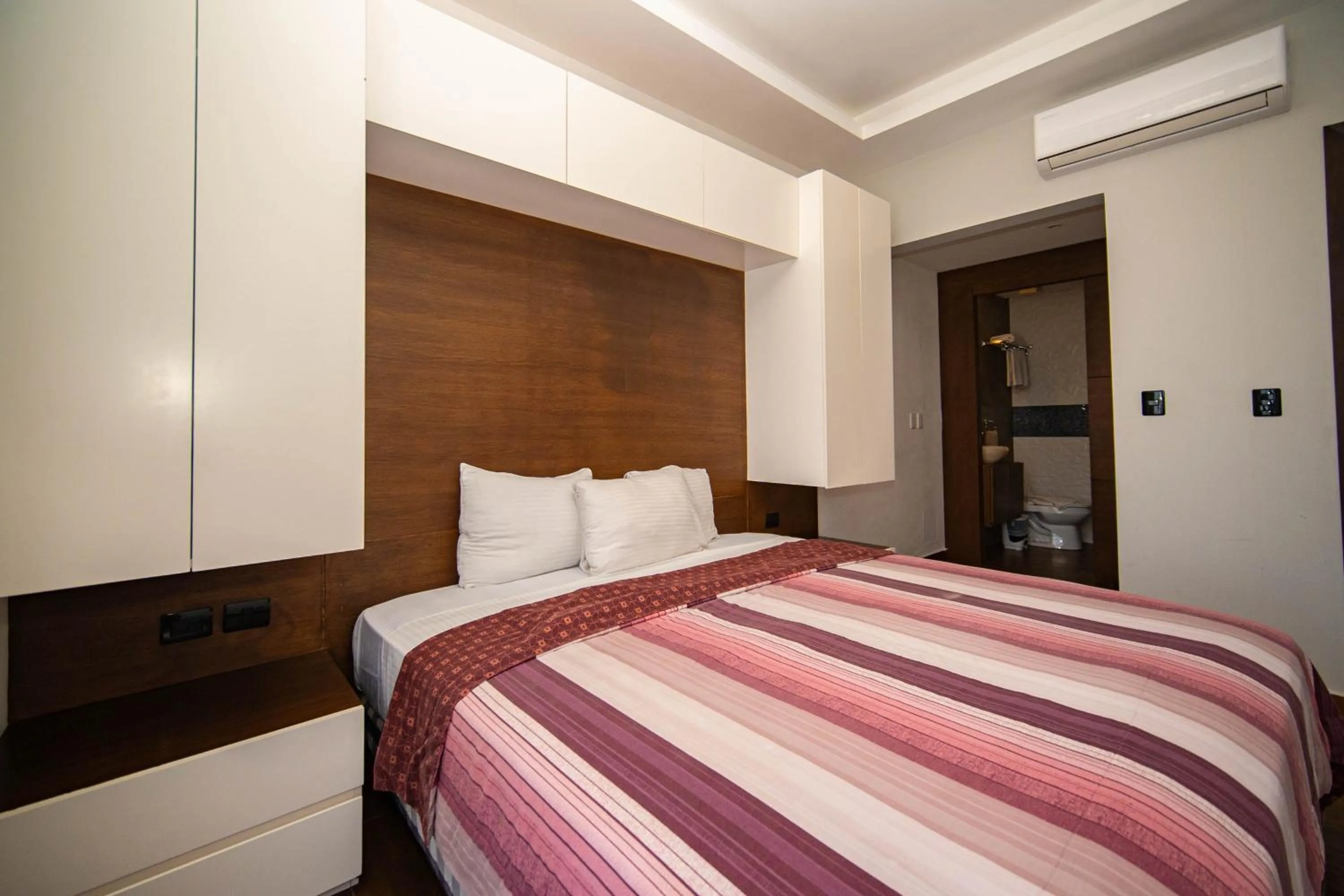 Bed in 501PH - Spacious apartment in the center, only 10 minutes walking distance to the beaches