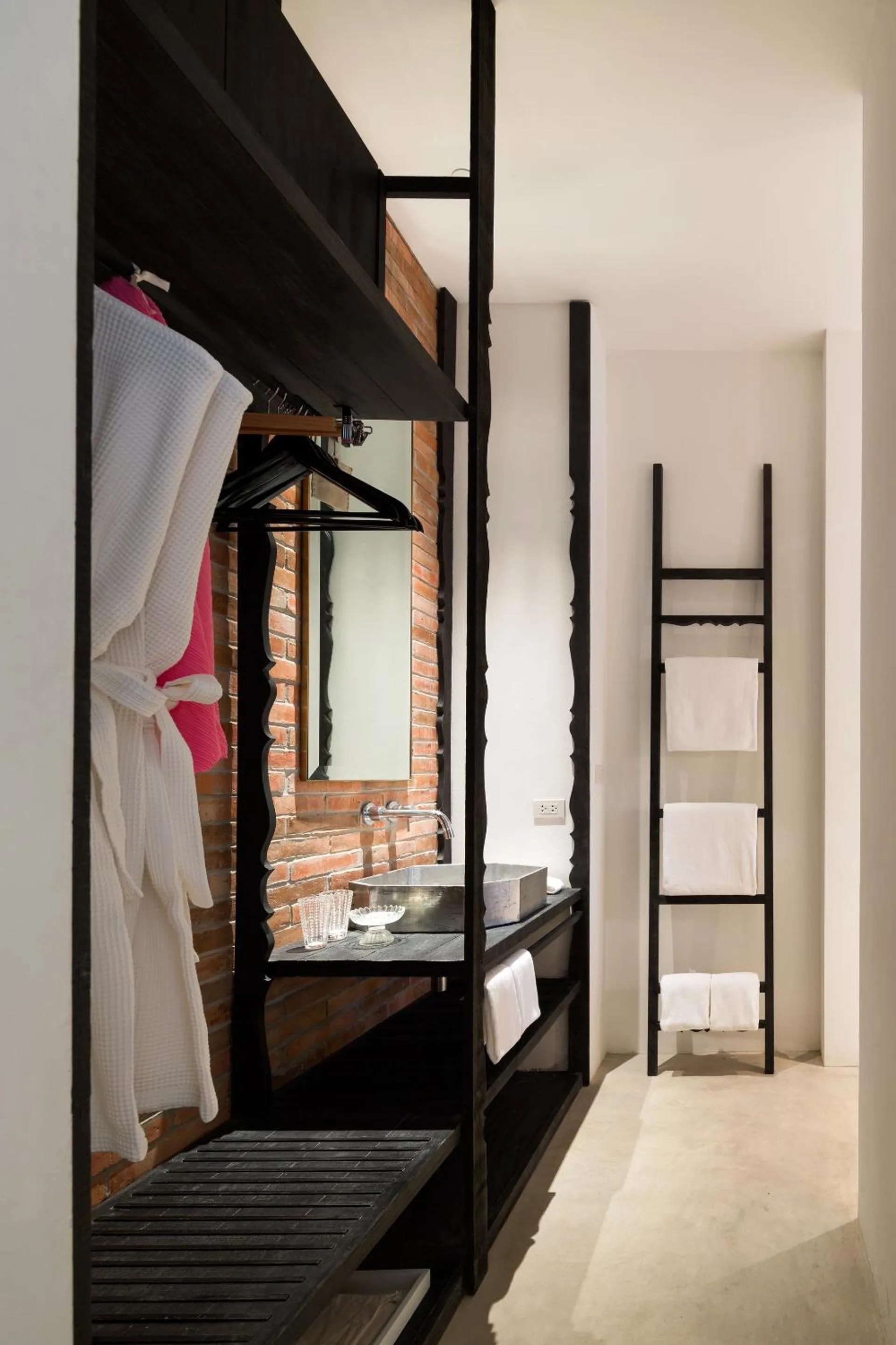 Shower, Bed in Sala Ayutthaya