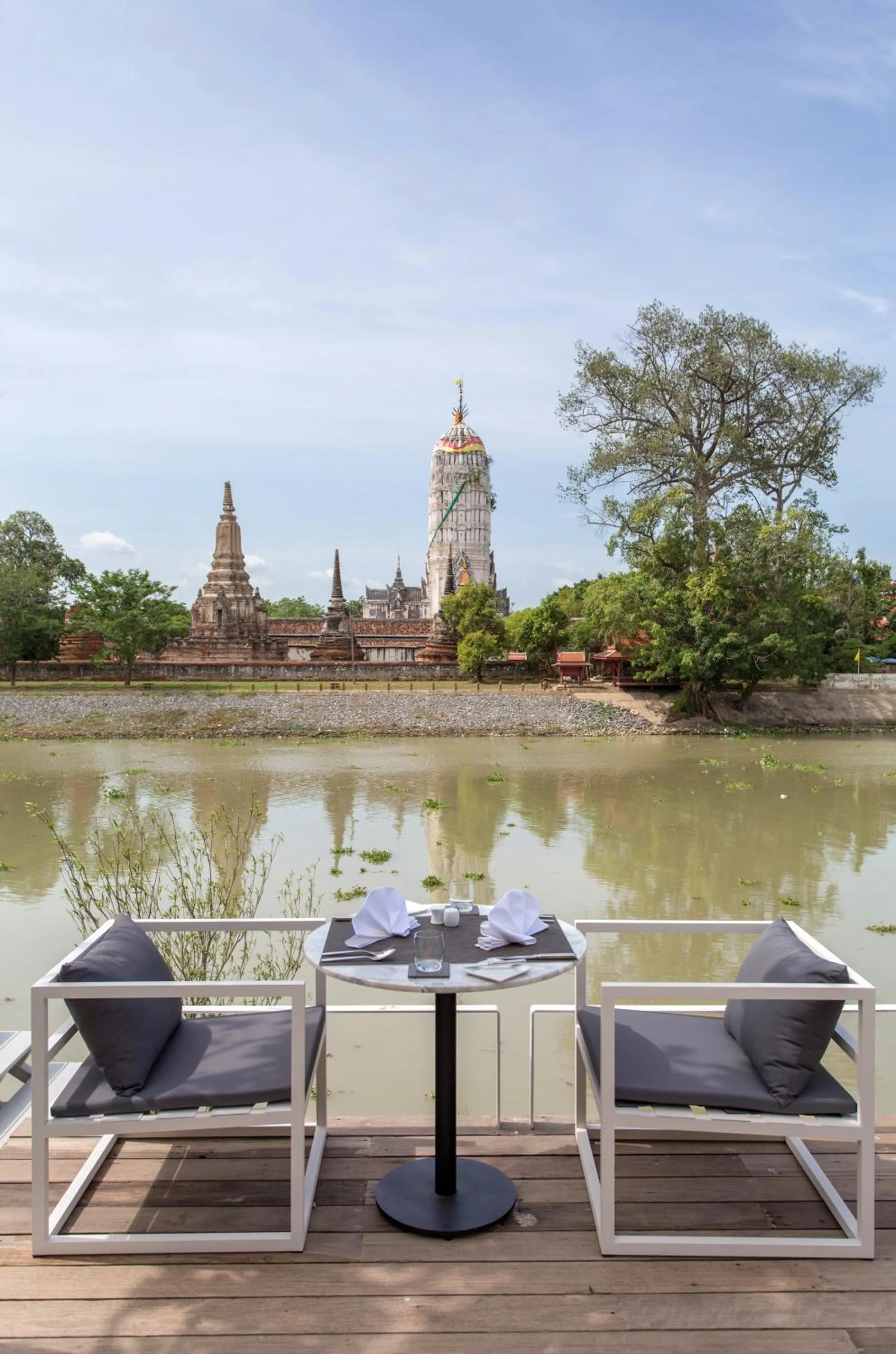 Restaurant/places to eat in Sala Ayutthaya