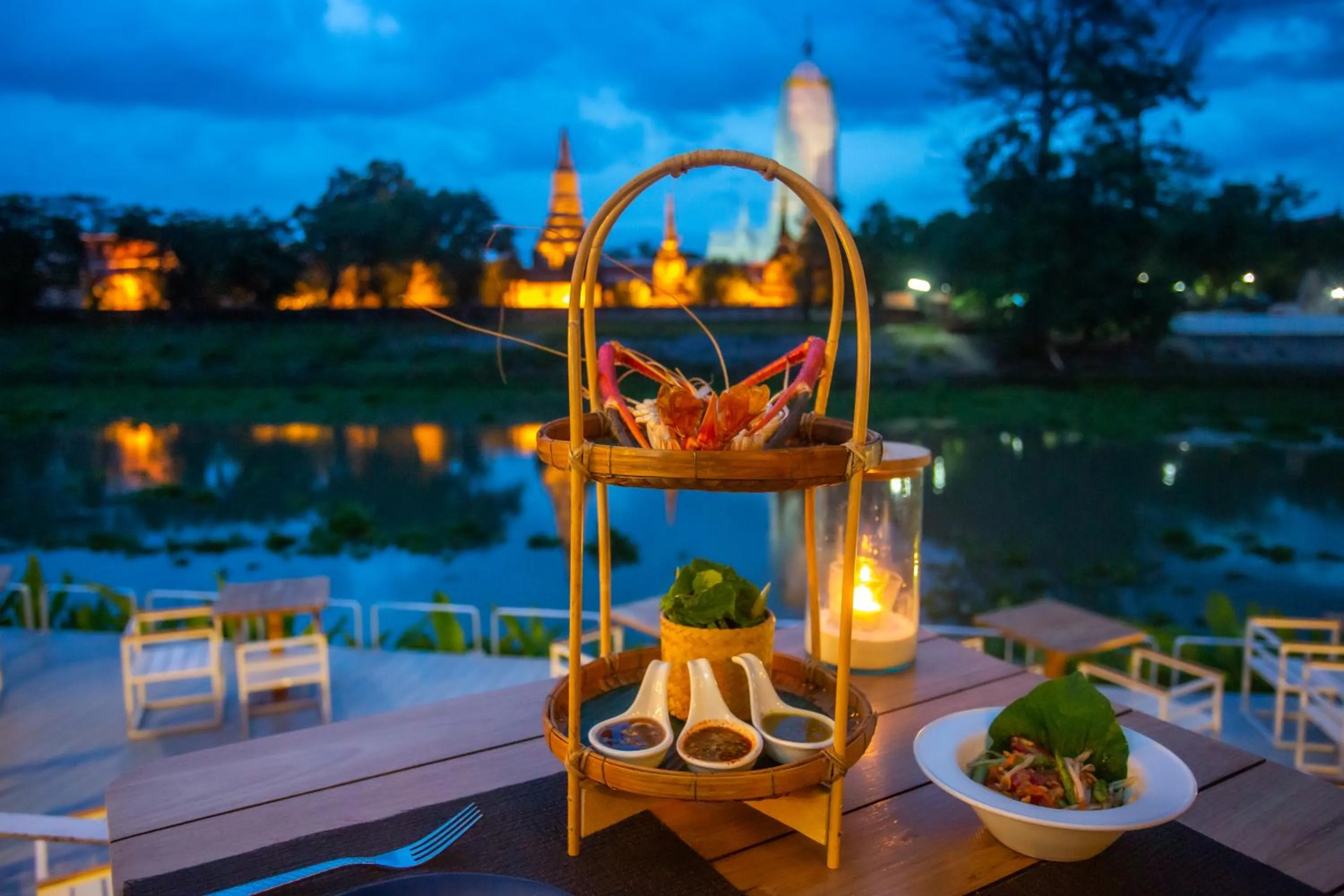 Restaurant/places to eat in Sala Ayutthaya