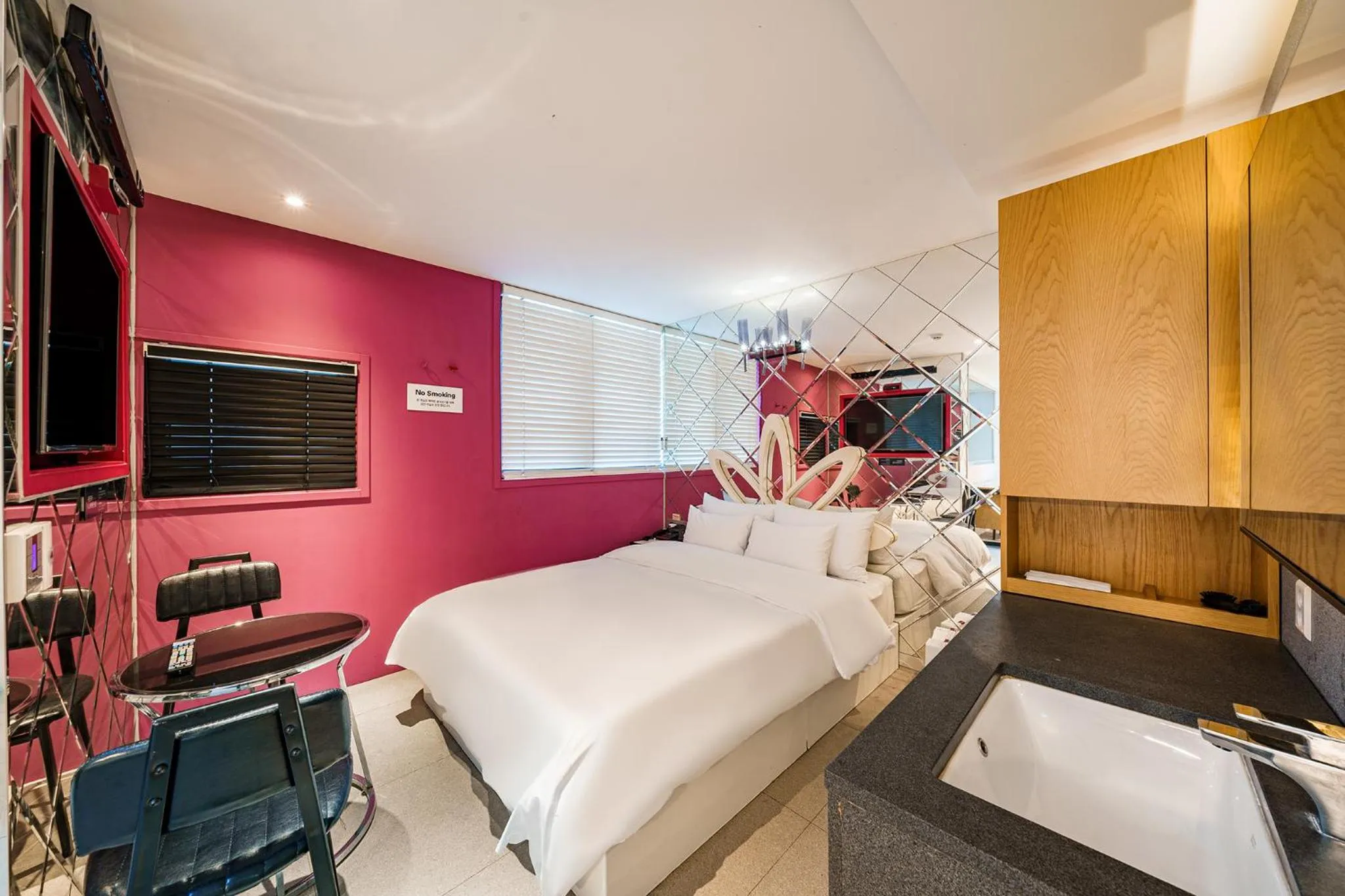 Bed in H-AVENUE Hotel Yeoksam