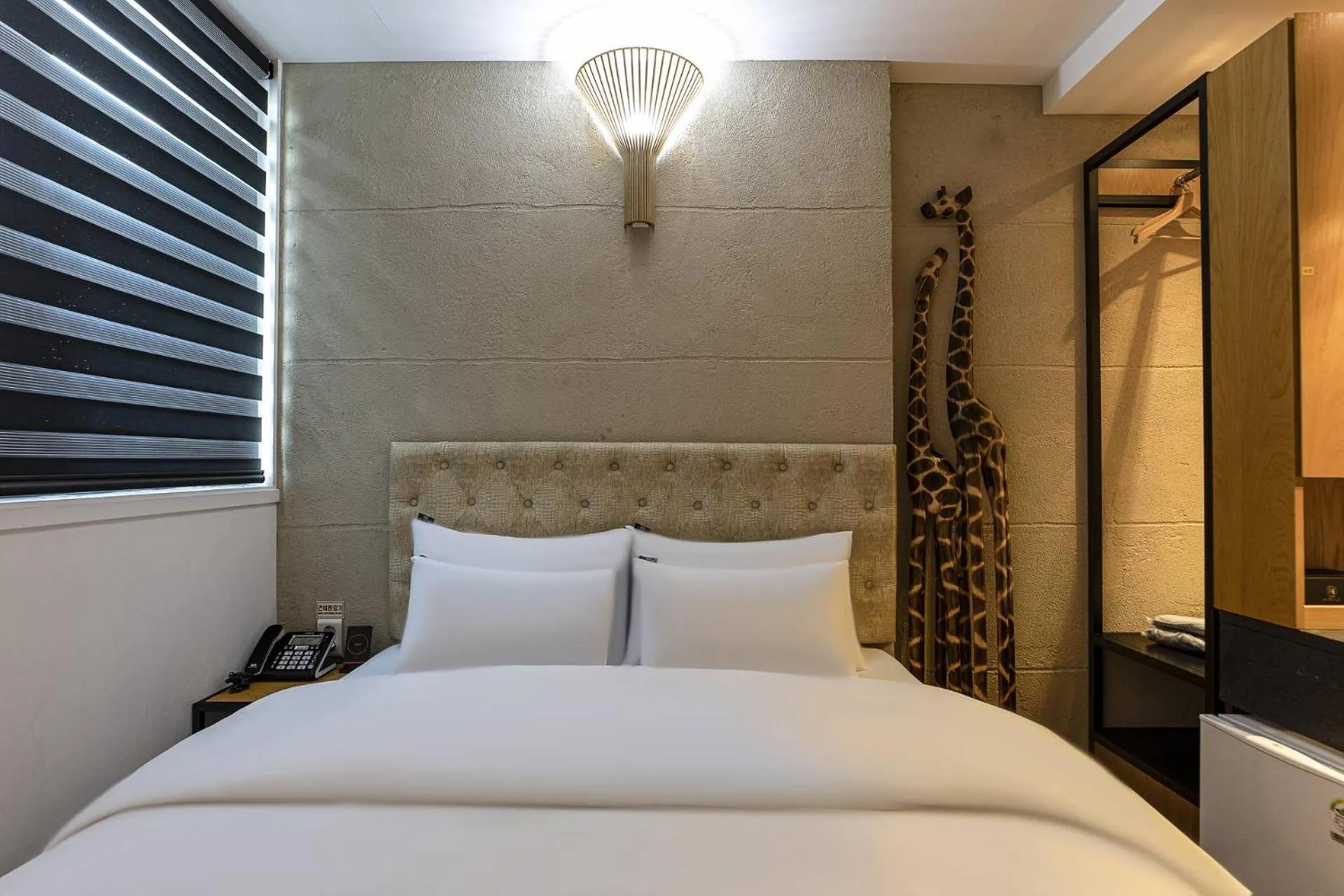 Decorative detail, Bed in H-AVENUE Hotel Yeoksam