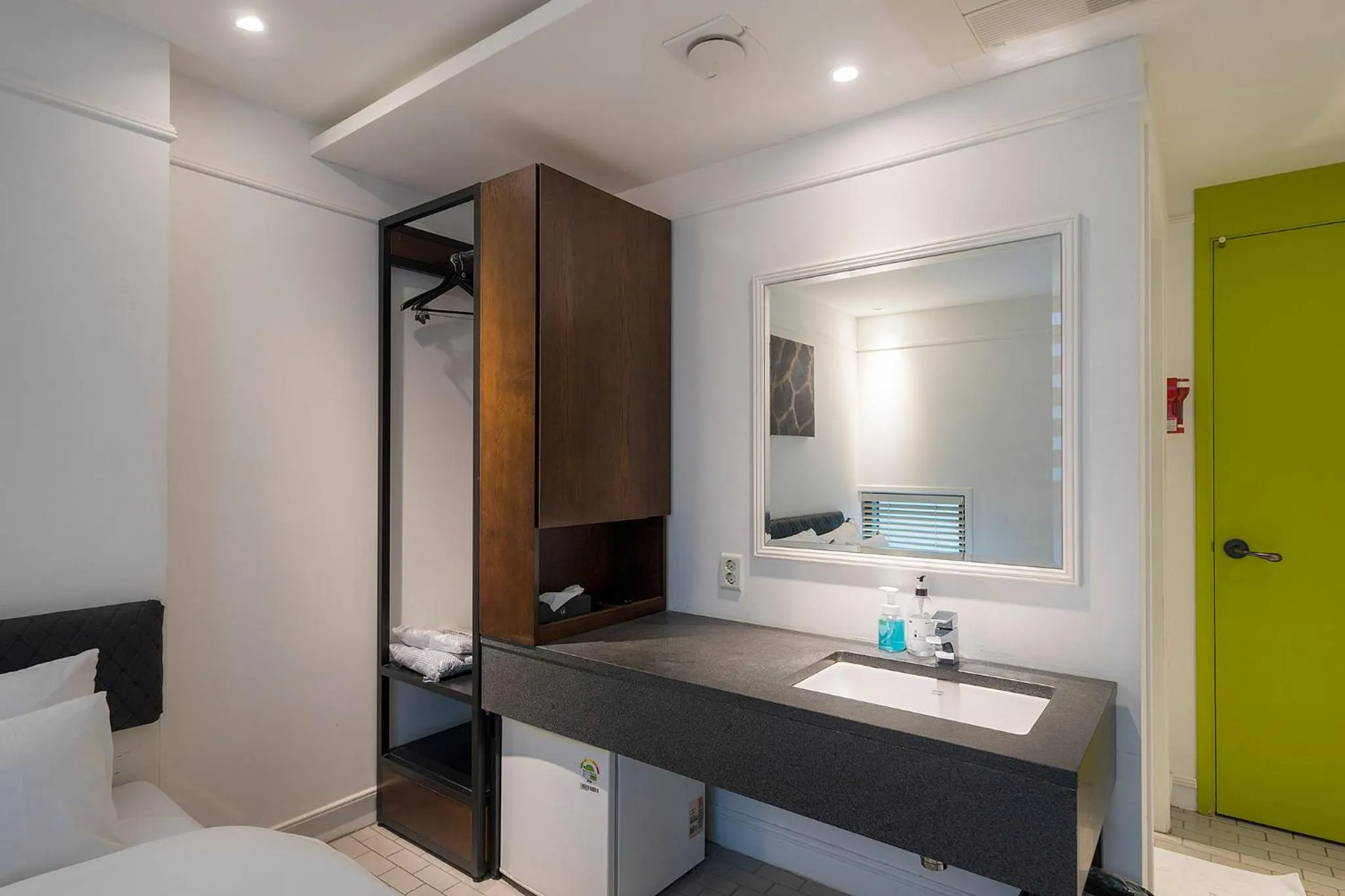 Decorative detail, Bed in H-AVENUE Hotel Yeoksam