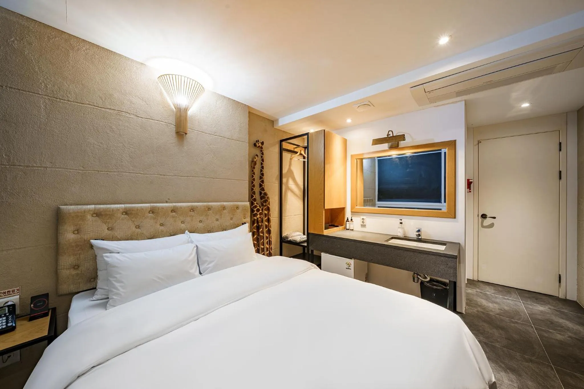 Bed in H-AVENUE Hotel Yeoksam