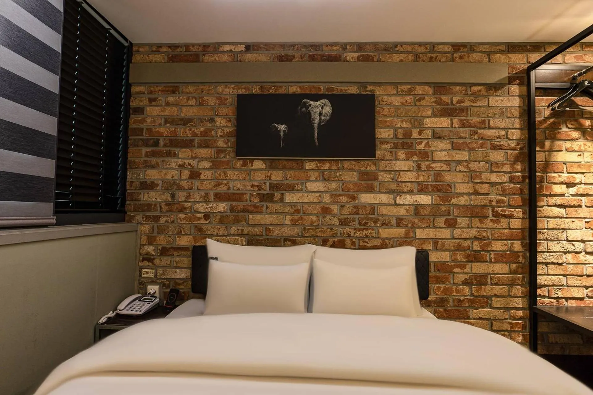 Bed in H-AVENUE Hotel Yeoksam