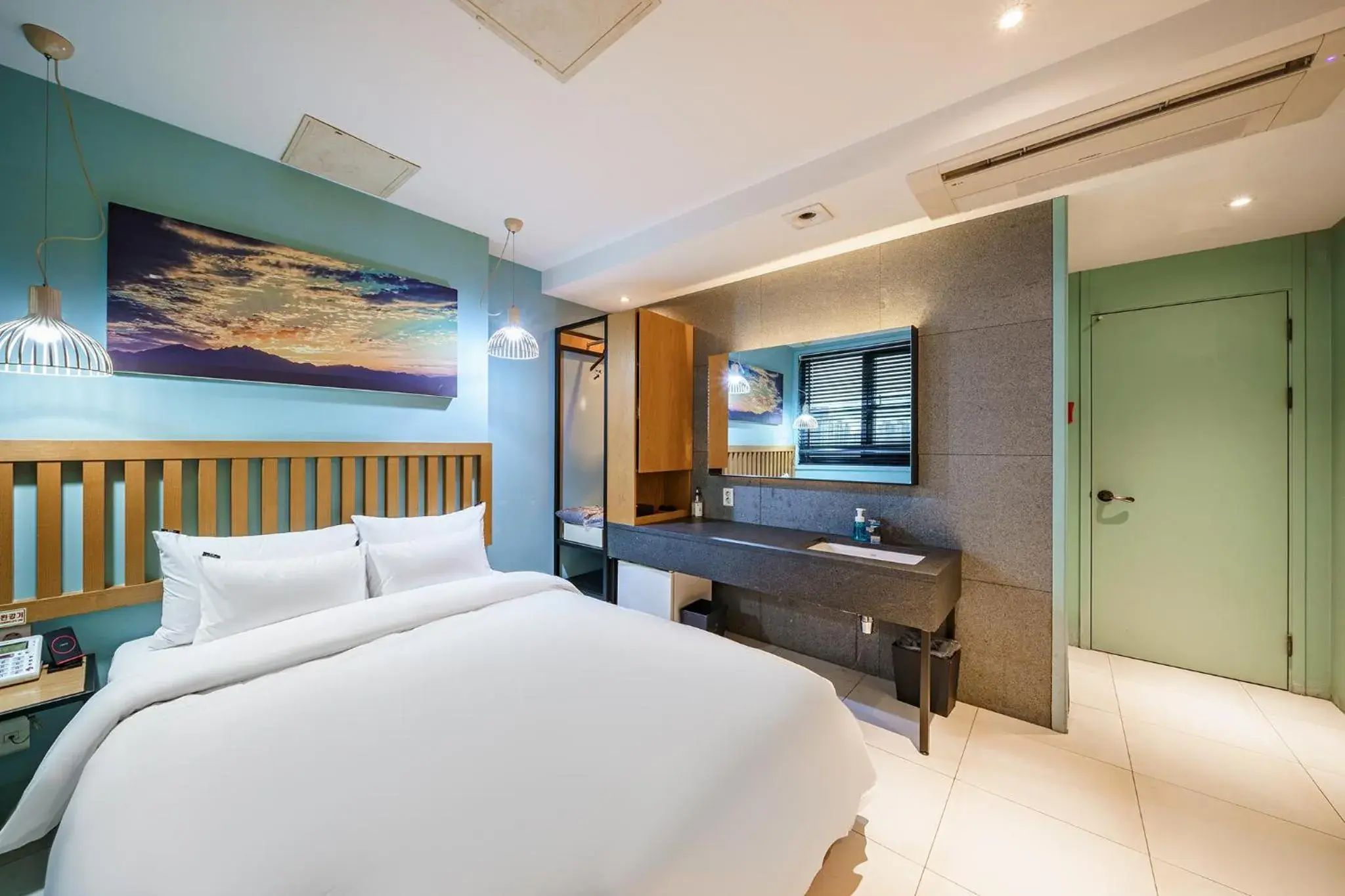 Bed in H-AVENUE Hotel Yeoksam Bed in H-AVENUE Hotel Yeoksam