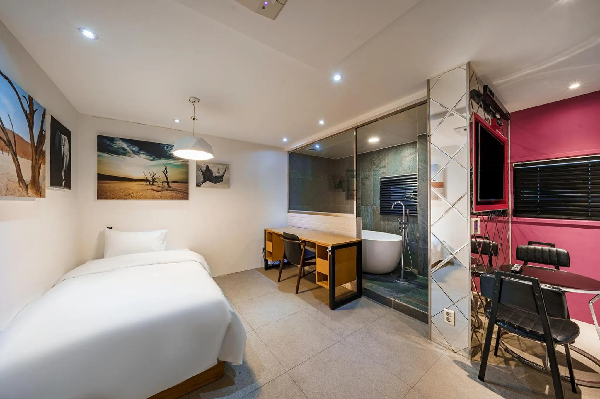 Bed in H-AVENUE Hotel Yeoksam