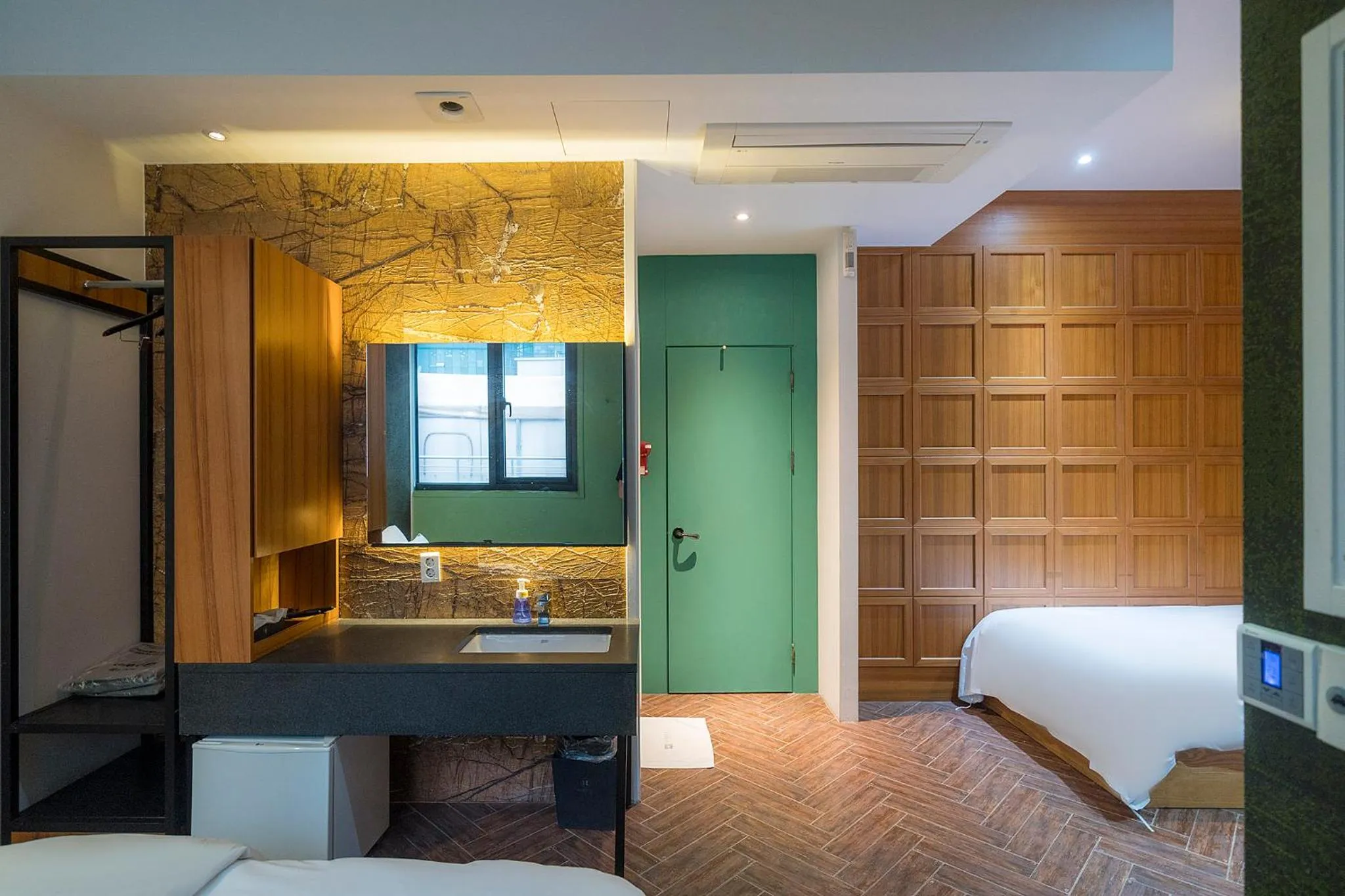 Bed in H-AVENUE Hotel Yeoksam