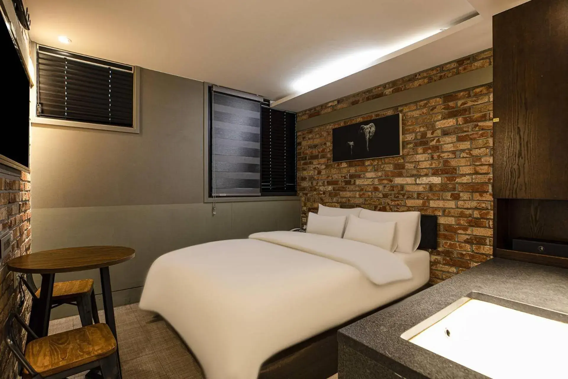 Decorative detail, Bed in H-AVENUE Hotel Yeoksam Decorative detail, Bed in H-AVENUE Hotel Yeoksam