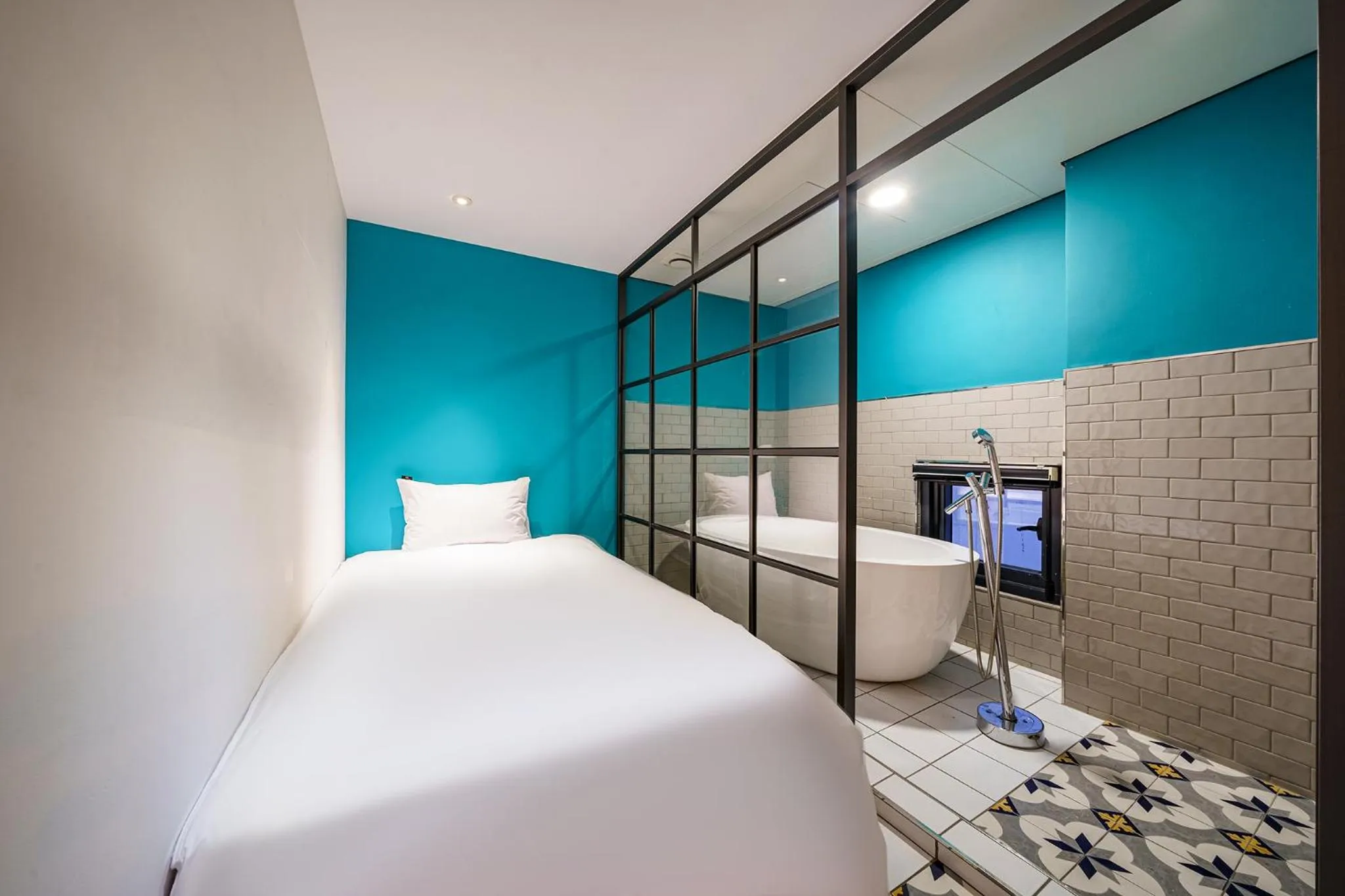 Bed in H-AVENUE Hotel Yeoksam