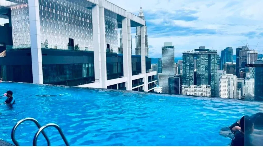 Pool view in Platinum KLCC By YA Noor
